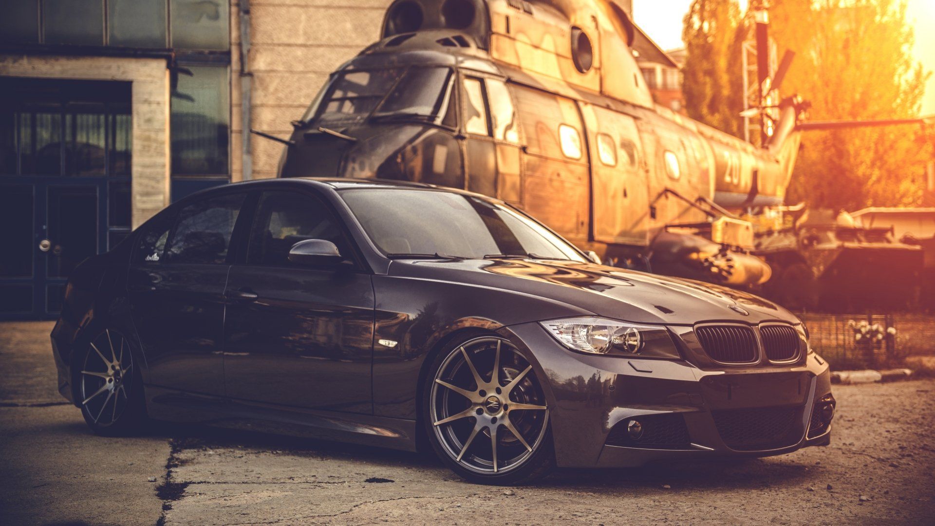BMW 3er (E90), BMW, Limousine, Hubschrauber, Sonnenuntergang, Warmes Licht, 1920x1080, PC-Hintergrundbild