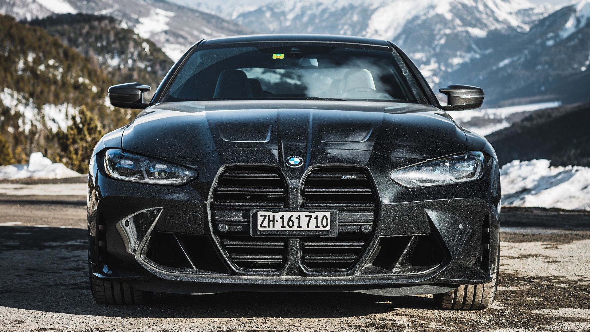 BMW M4 (G82), Schwarzes Auto, Frontansicht, Berge, Schnee, 1920x1080, Desktop-Hintergrund