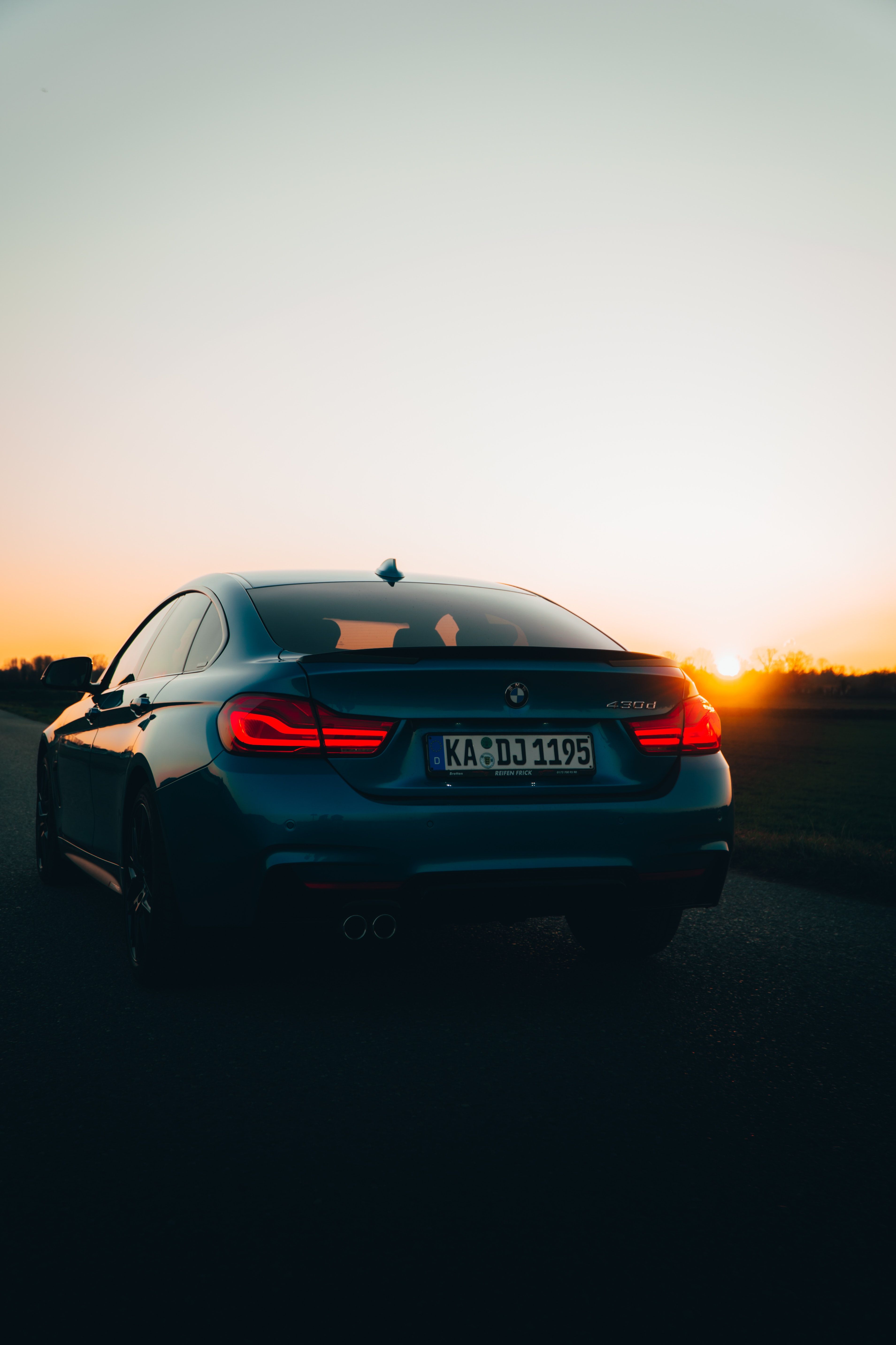 BMW, Heckansicht, Sonnenuntergang, Silhouette, Minimalistisch, QHD+, Handy-Hintergrundbild