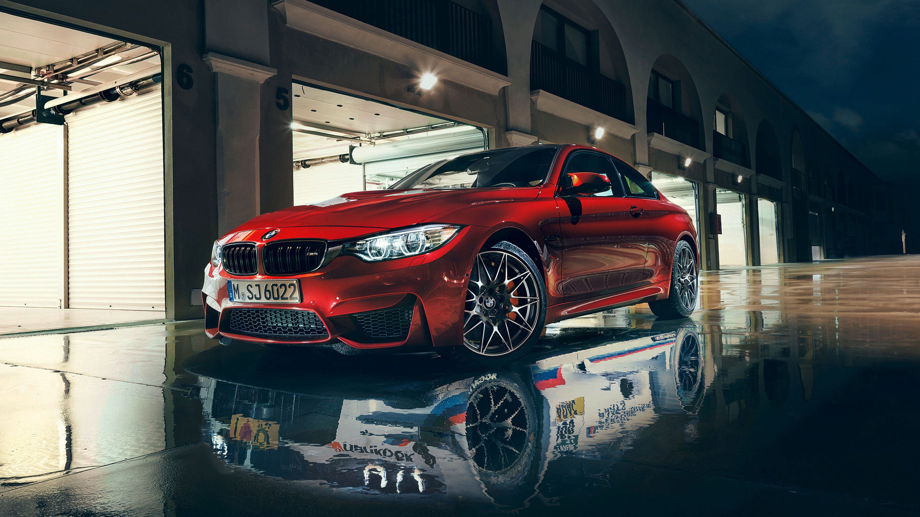 BMW M4 (F82), Rotes Auto, Hangar, Spiegelung, Coupé, 3840x2160, 4K-Hintergrundbild für PC