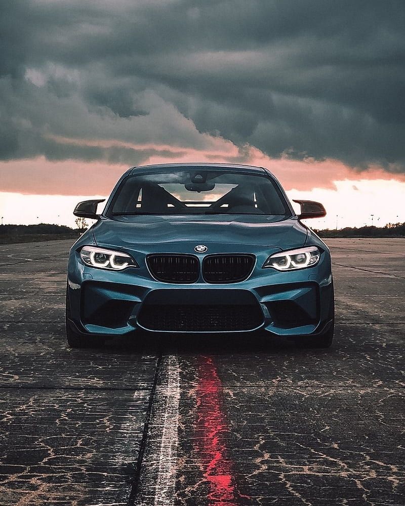 BMW M2 (F87), Blaues Auto, Gewitterwolken, Asphalt, Frontansicht, HD, iPad-Hintergrundbild