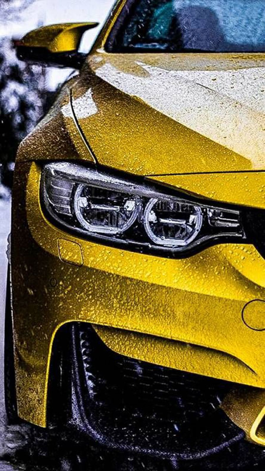 BMW M4 (F82), Gelbes Auto, Scheinwerfer, Nahaufnahme, Regentropfen, HD, iPhone-Hintergrundbild