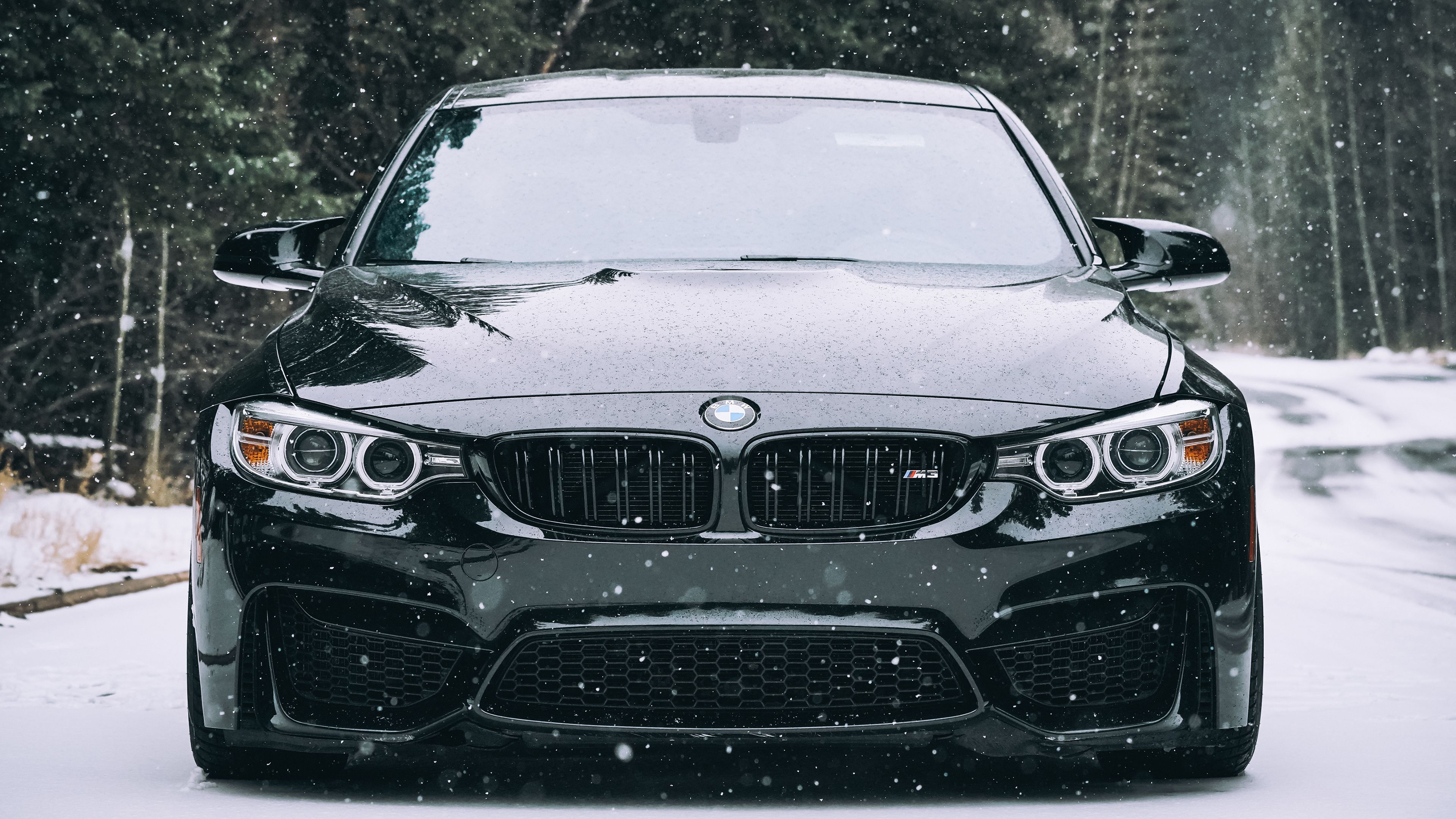 BMW M4 (F82), Schwarzes Auto, Schnee, Winter, Frontansicht, 3840x2160, Desktop-Hintergrund