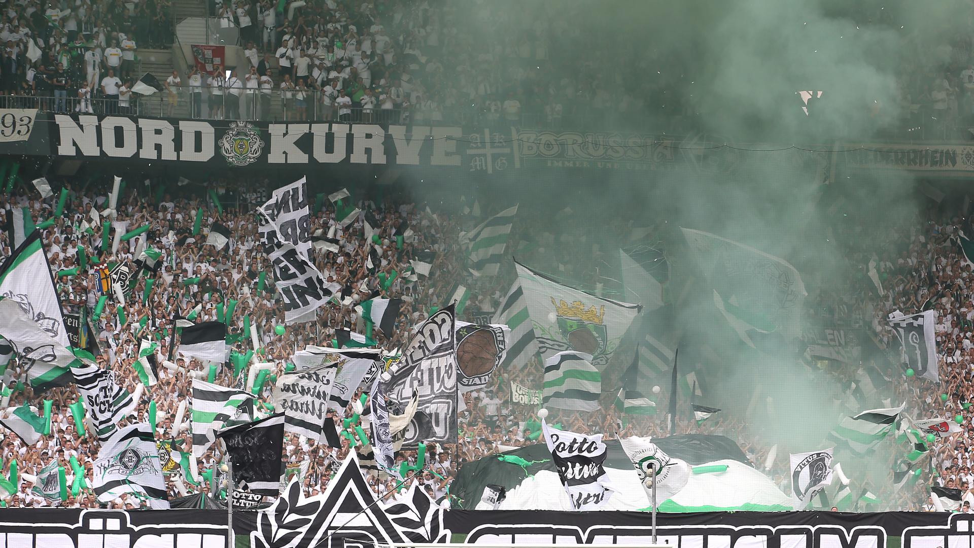 Borussia Mönchengladbach, Nordkurve, Fans, Rauch, Fahnen, 1920x1080, PC-Hintergrundbild