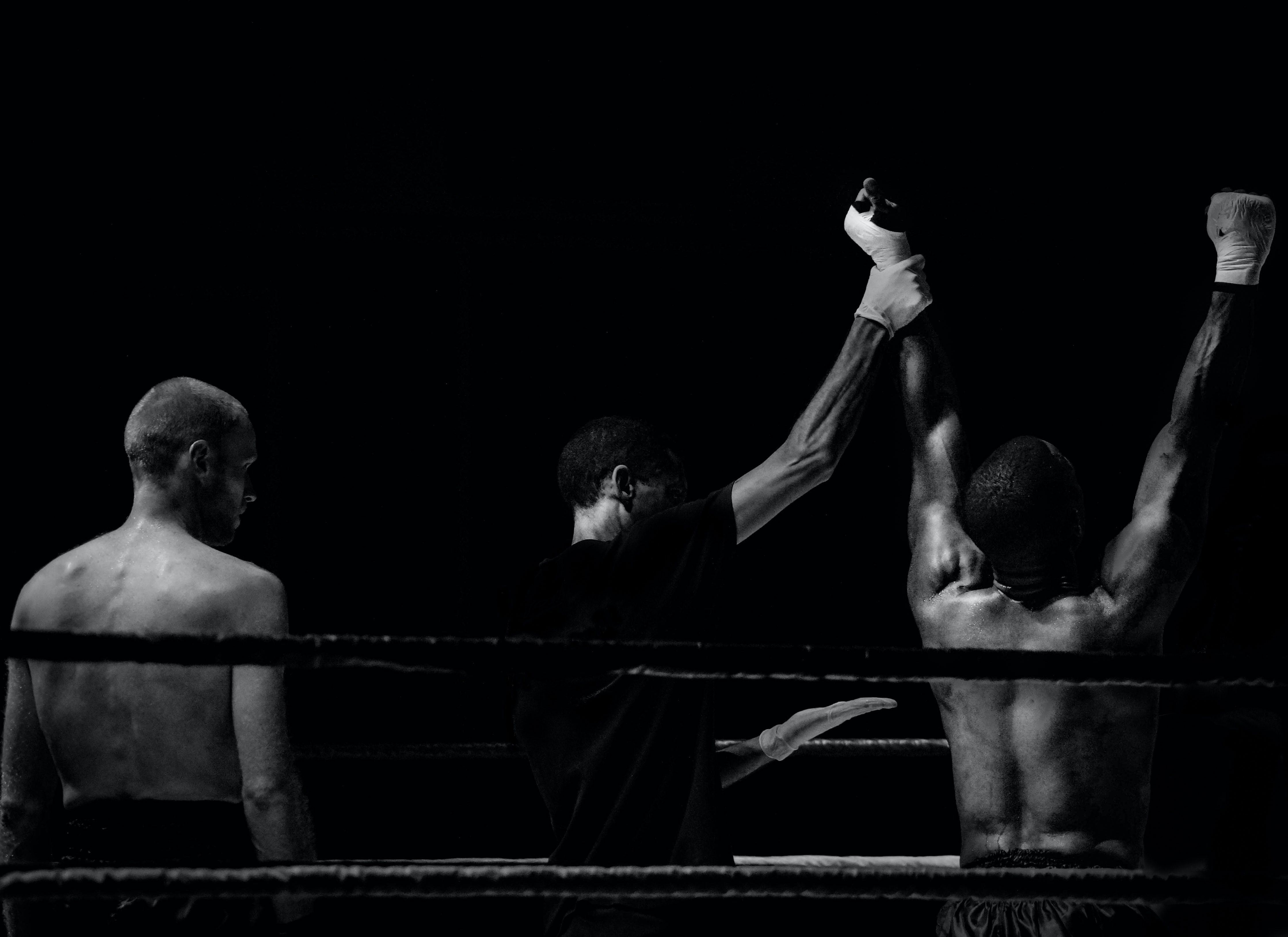 Boxring, Sieger, Ringrichter, Schwarz-weiß, 4K, Hintergrundbild für den PC