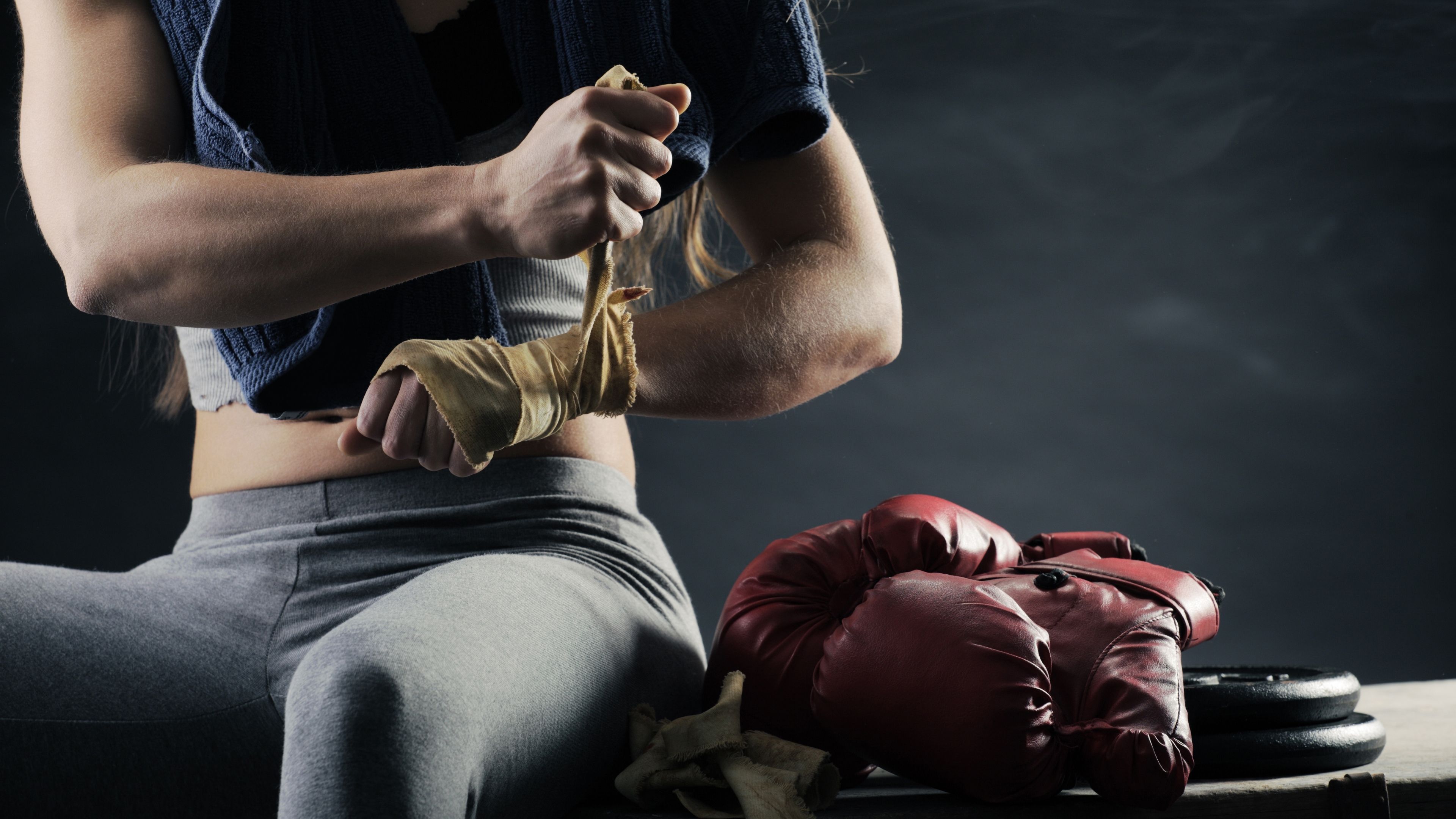 Bandagen, Boxhandschuhe, Vorbereitung, Nahaufnahme, 16:9, 4K-Hintergrundbild für den Desktop