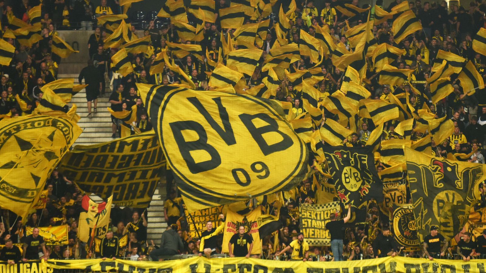 BVB-Logo, Südtribüne, Fans, Fahnen, Choreografie, 16:9, HD-Hintergrundbild für den Desktop