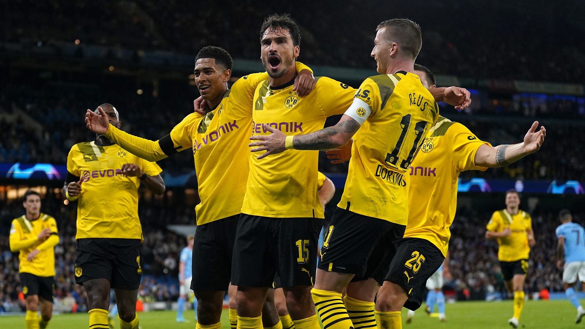 Jude Bellingham, Mats Hummels, Borussia Dortmund, Champions League, Torjubel, Full-HD-Hintergrund