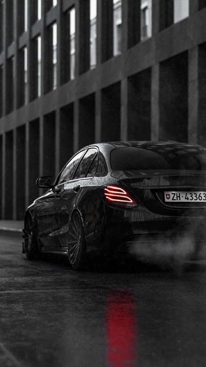 Mercedes-AMG C 63, Schwarz, Heckansicht, Regen, Hochhaus, Sperrbildschirm fürs iPhone
