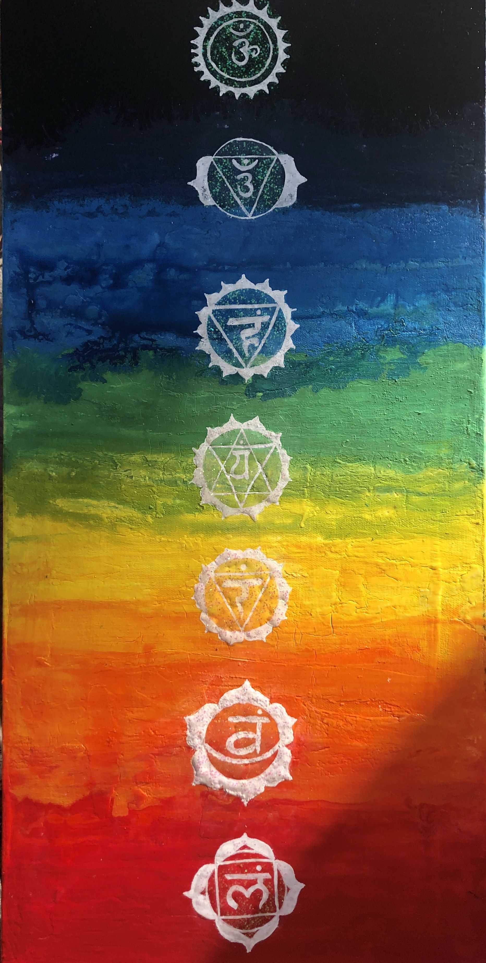 Chakra-Symbole, Regenbogenfarben, Farbverlauf, Pinselstriche, Hochformat, QHD+, Handy-Hintergrundbild