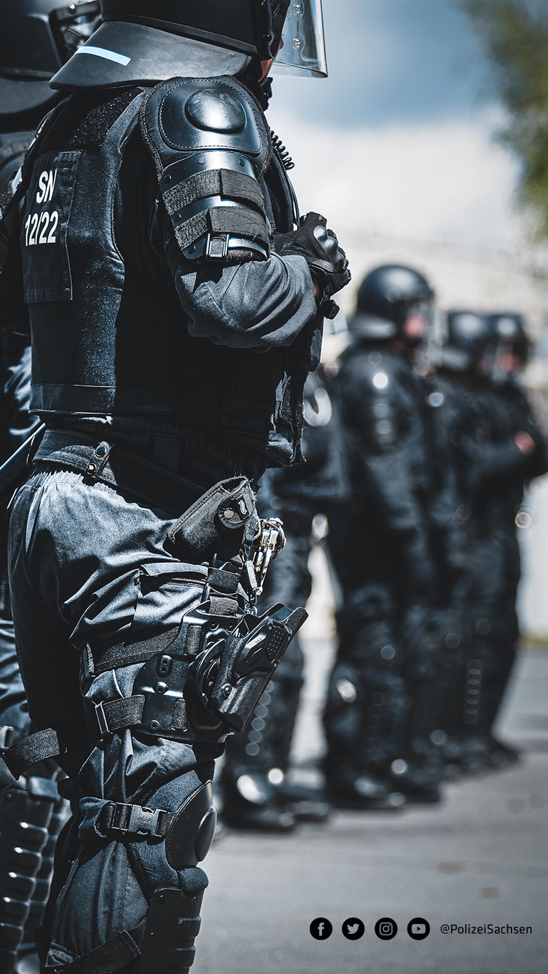 Polizei, Bereitschaftspolizei, Schutzausrüstung, Uniform, Grau, Full HD, iPhone-Hintergrundbild