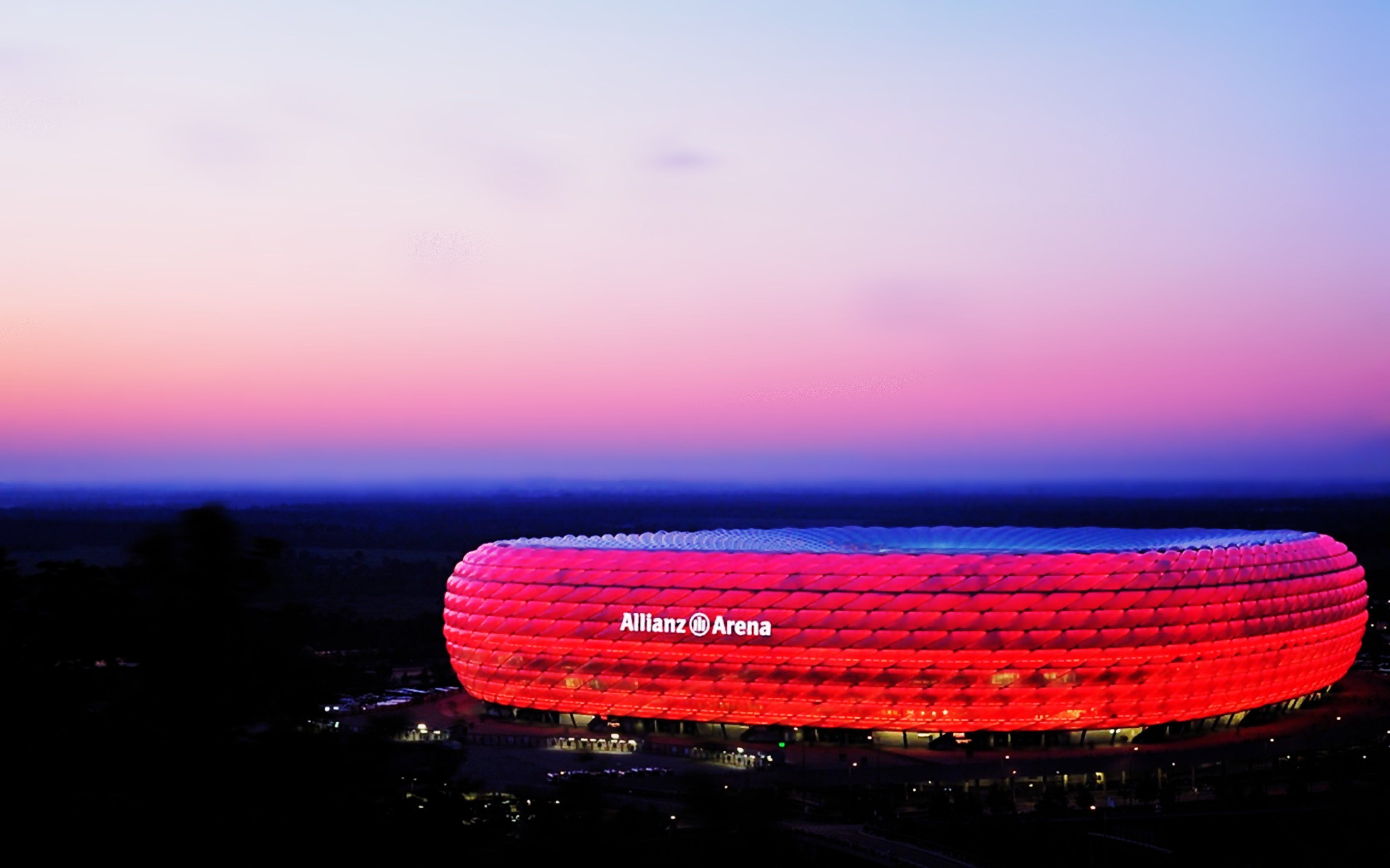 Allianz Arena, München, Rote Beleuchtung, Abendrot, Dämmerung, 4K, Windows-Hintergrundbild