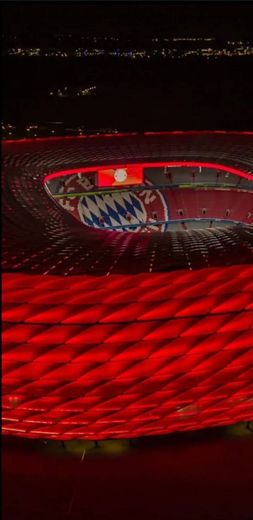 Allianz Arena, FC Bayern München, Rote Beleuchtung, Fassade, Nacht, Sperrbildschirm fürs iPhone