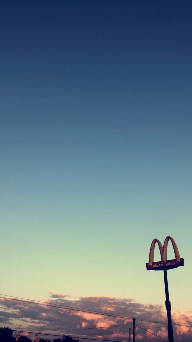 McDonald's-Logo, Werbemast, Dämmerung, Farbverlauf, Minimalistisch, 750x1334, Handy-Hintergrund