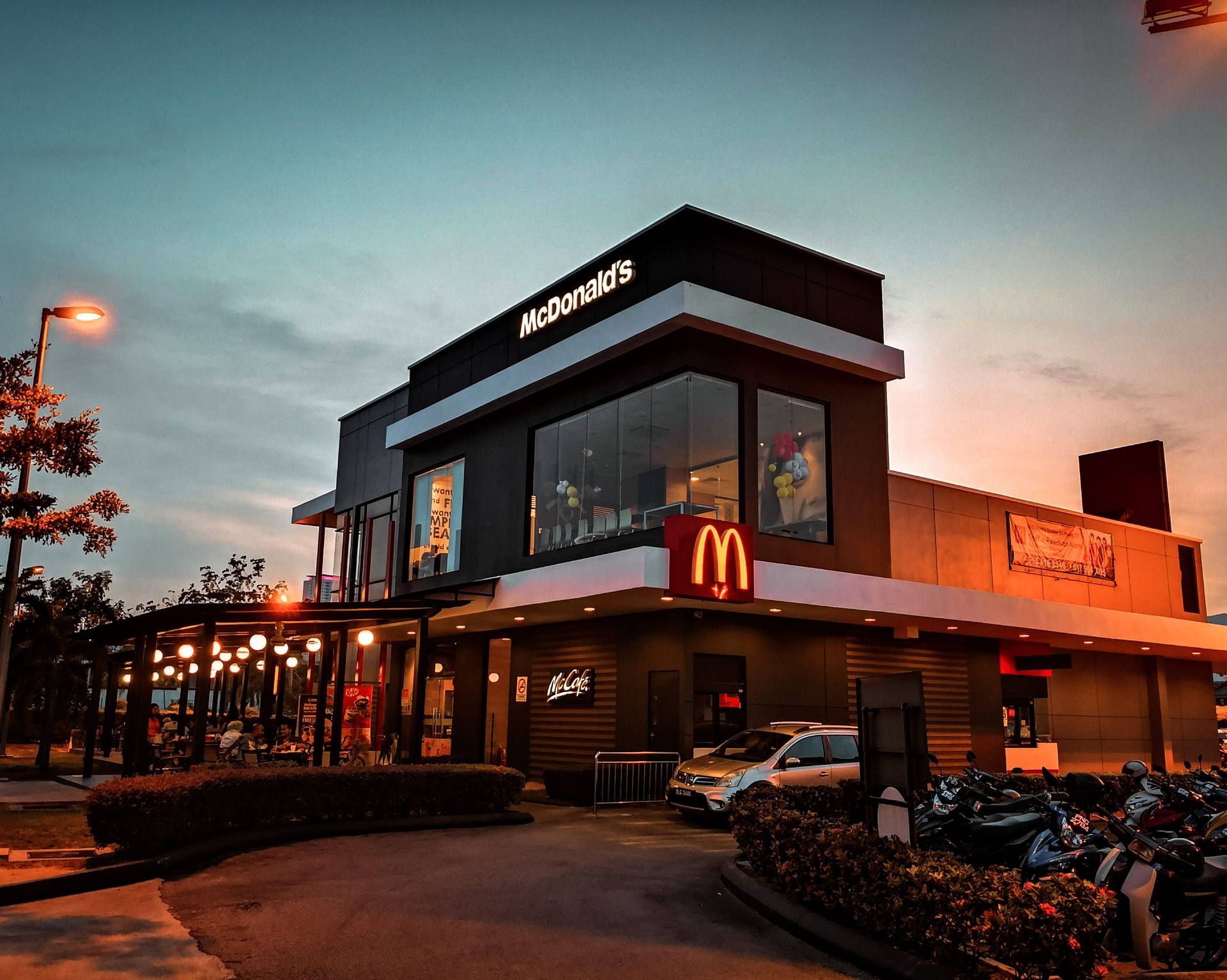 McDonald's, Restaurant, Abenddämmerung, Gebäude, Parkplatz, Full HD, Windows-Hintergrundbild