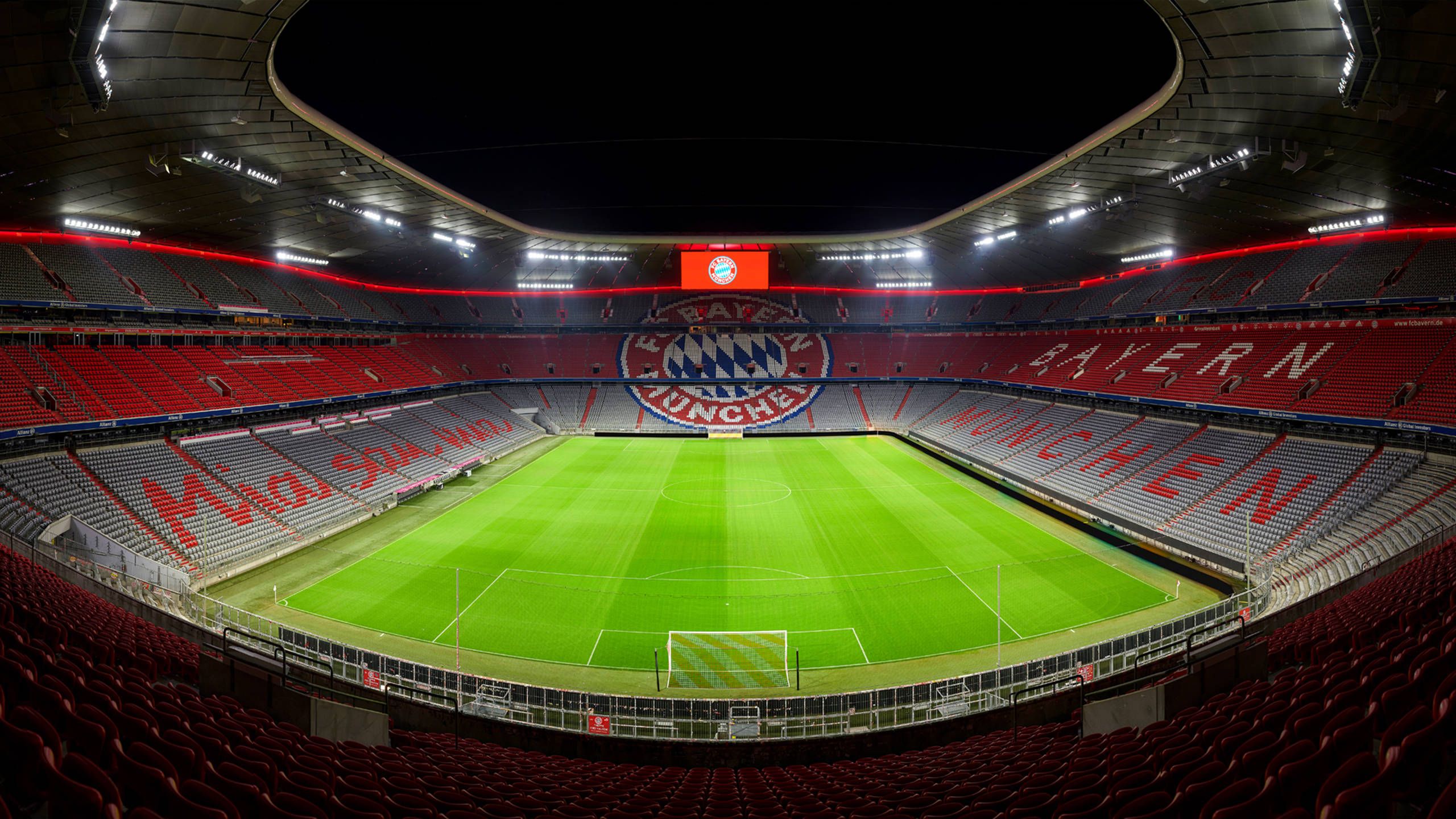 Allianz Arena, FC Bayern München, Leeres Stadion, Flutlicht, Spielfeld, 2K, Laptop-Hintergrundbild