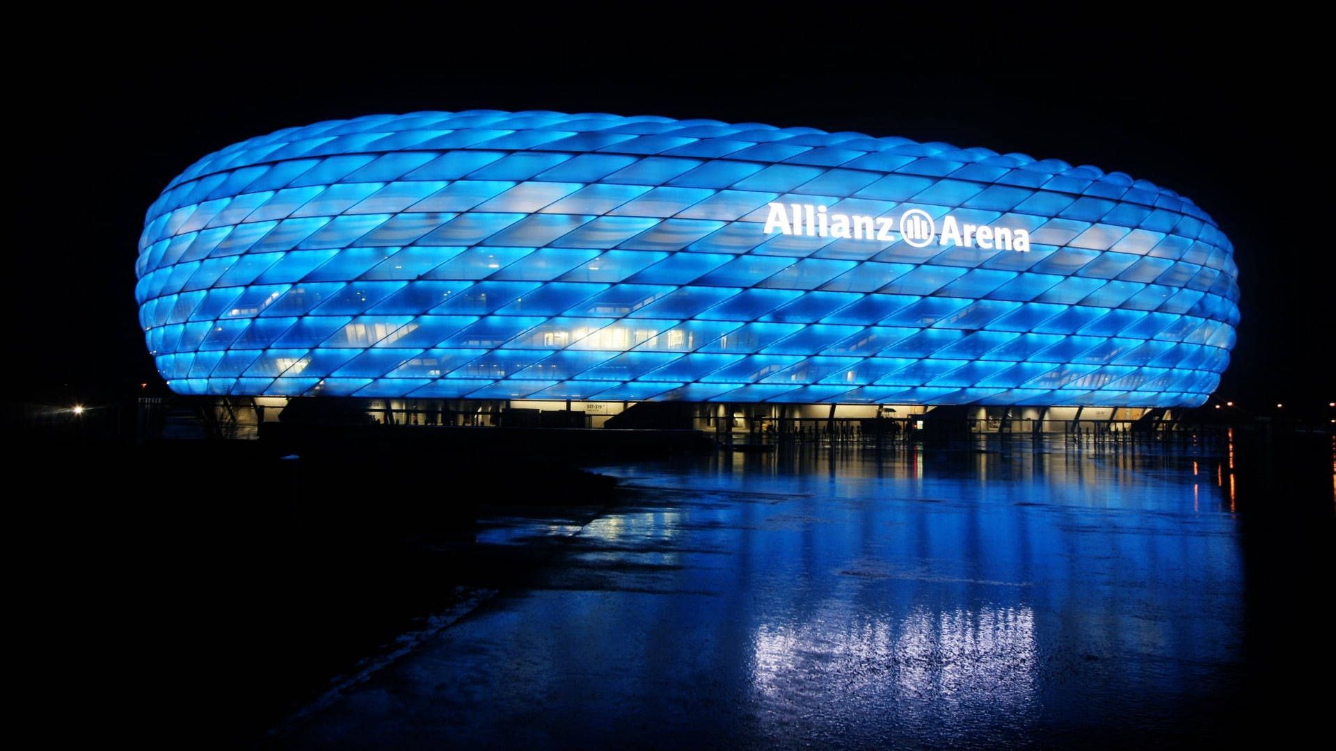 Allianz Arena, Blaue Beleuchtung, Spiegelung, Nacht, München, Full HD, Laptop-Hintergrundbild