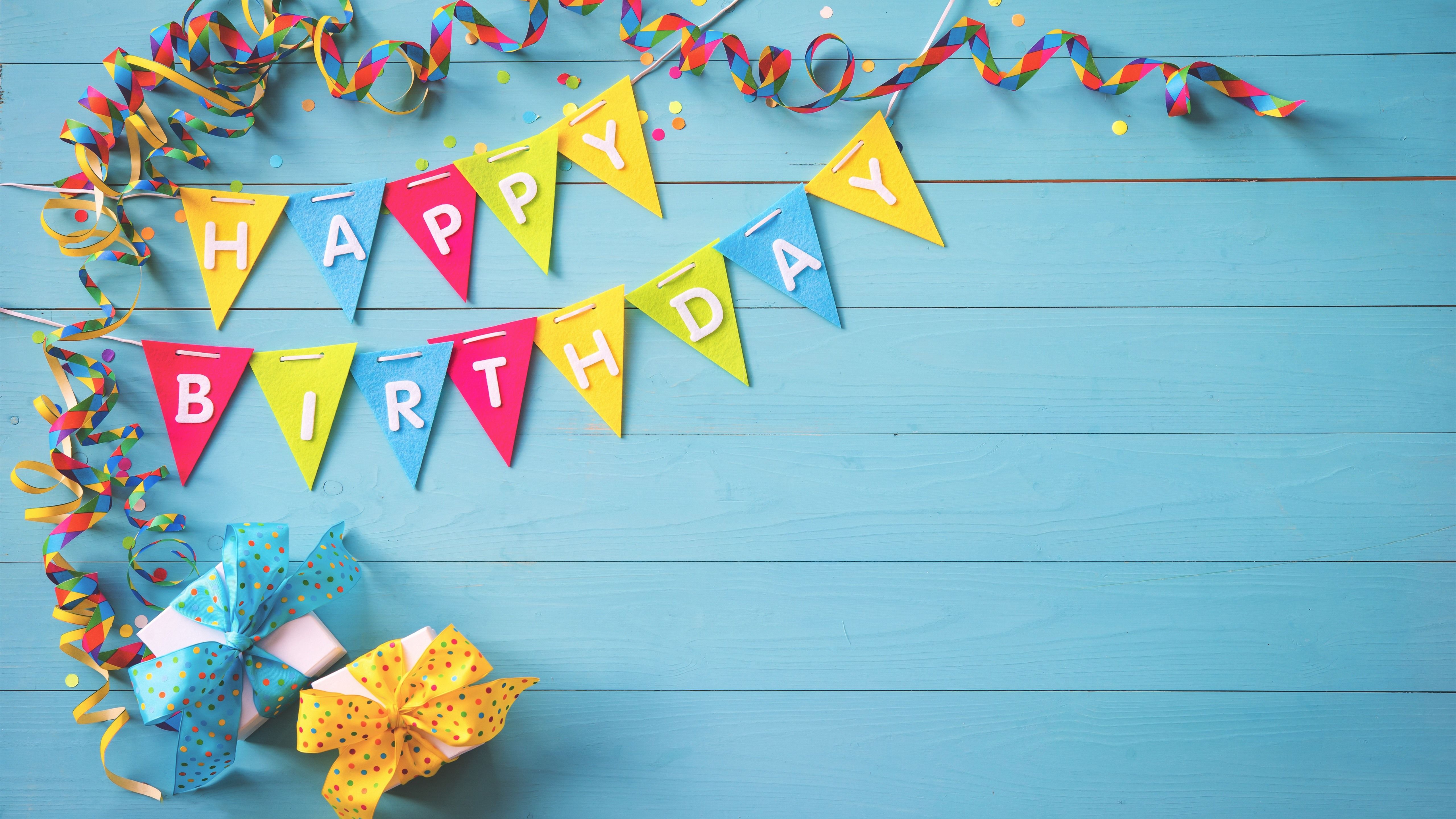 Happy Birthday, Wimpelkette, Luftschlangen, Geschenke, Hellblaues Holz, 5K, Desktop-Hintergrund