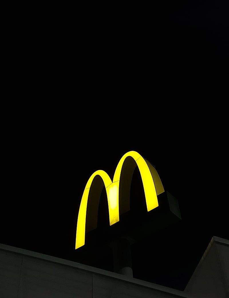 McDonald's-Logo, Gelbes M, Schwarzer Hintergrund, Minimalistisch, Nacht, HD Wallpaper