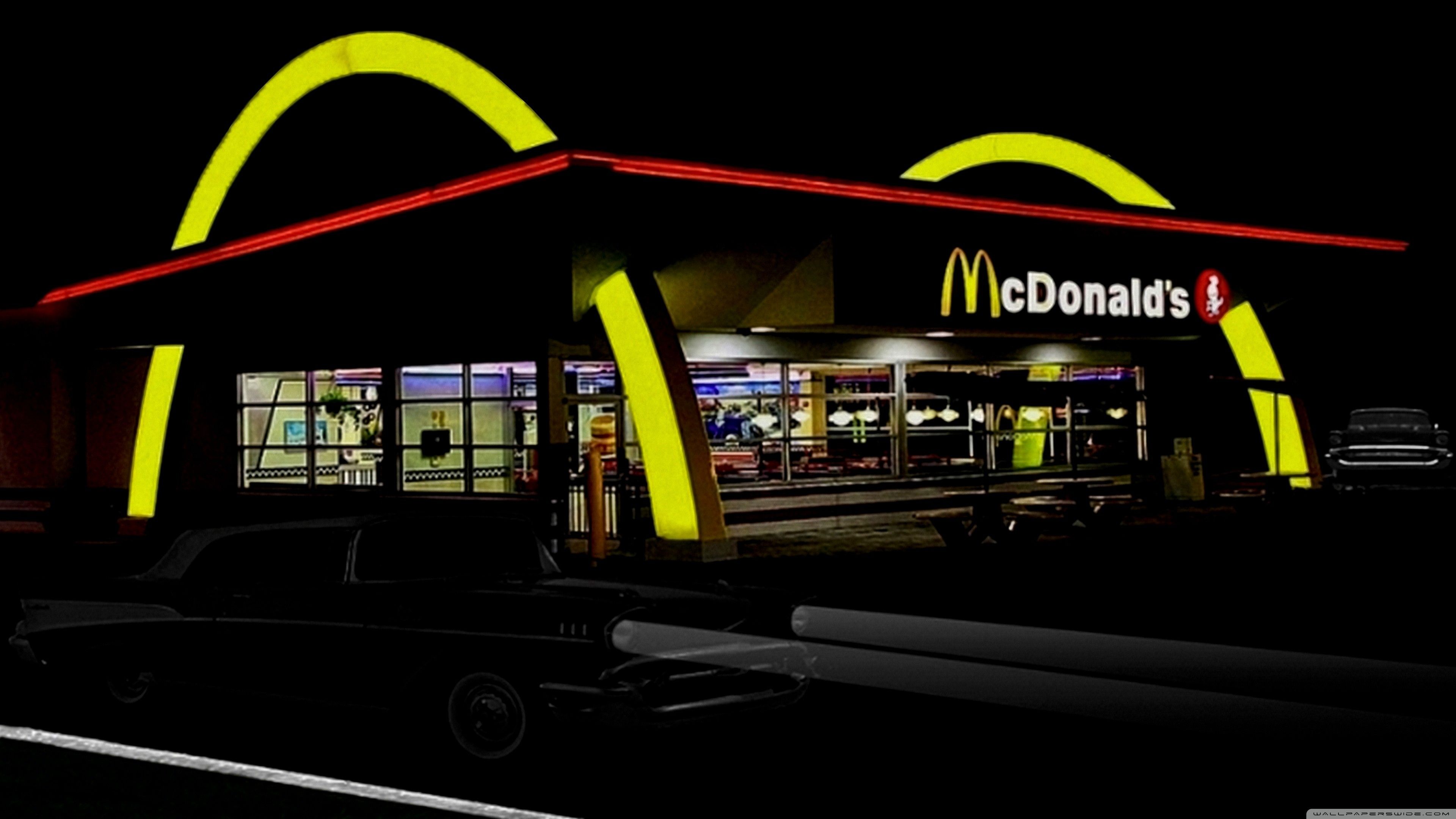 McDonald's, Restaurant, Goldene Bögen, Nacht, Retro, 4K, Hintergrund für den Desktop