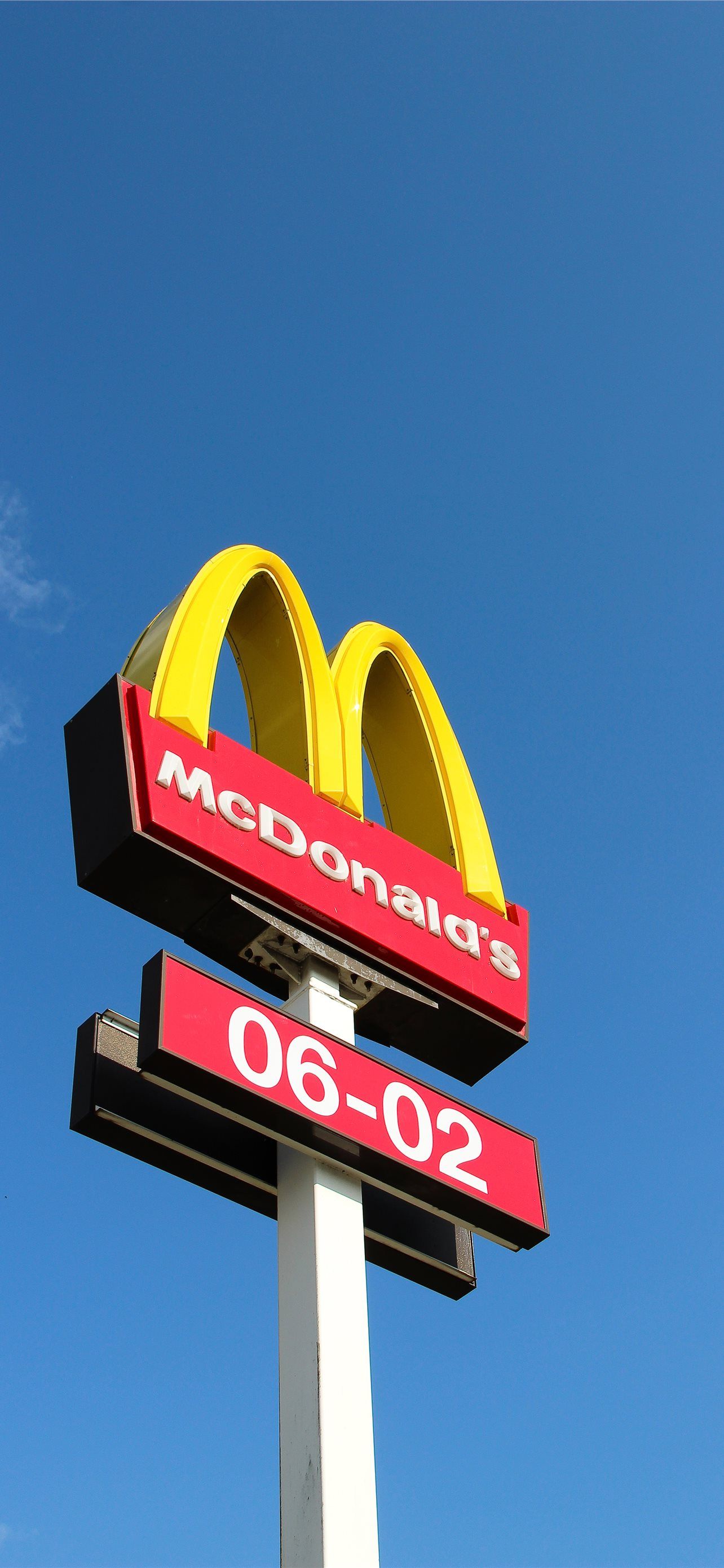 McDonald's-Logo, Werbemast, Öffnungszeiten, Blauer Himmel, Full HD, Handy-Hintergrund