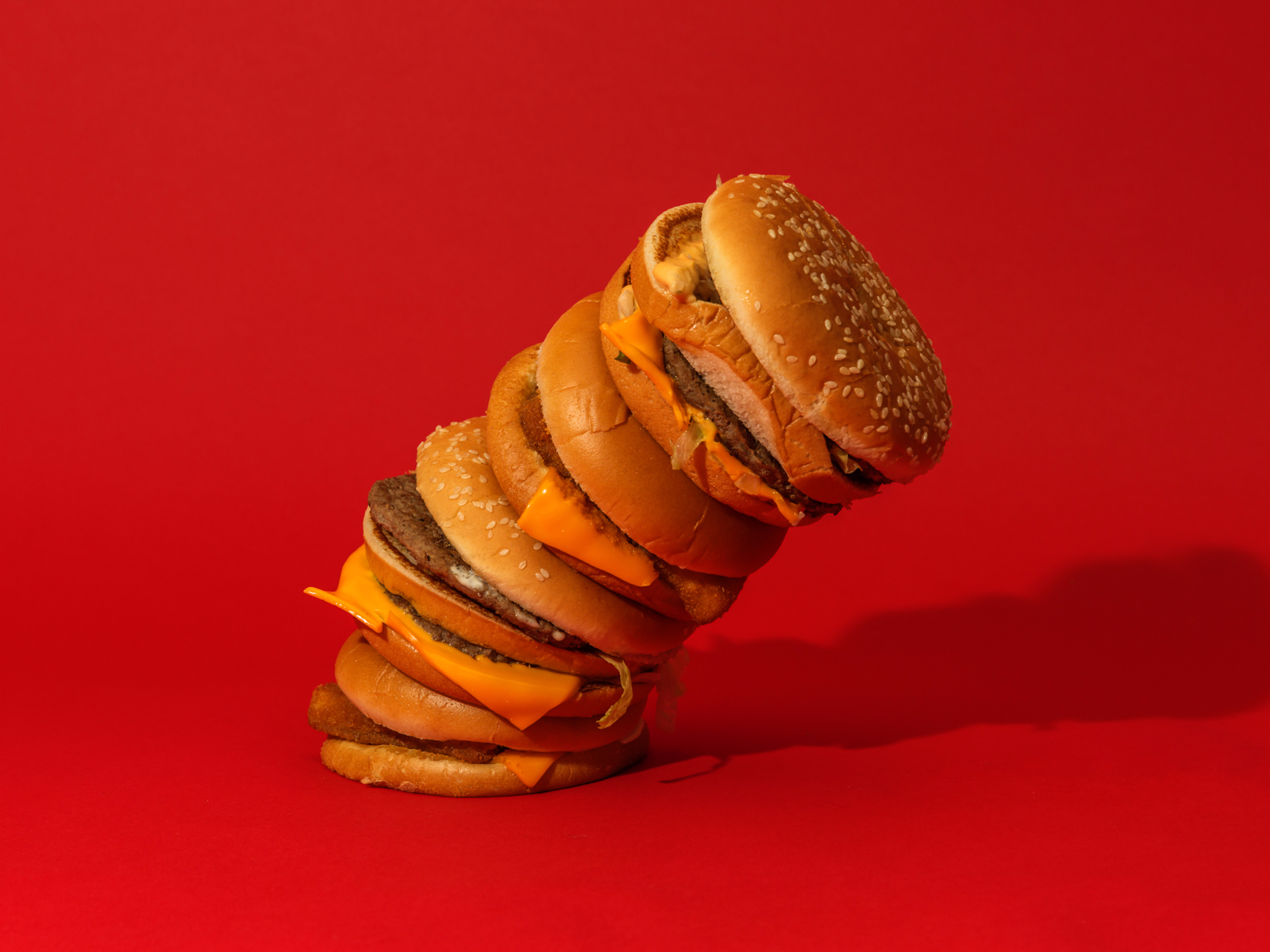 Big Mac, Burgerstapel, McDonald's, Roter Hintergrund, Fast Food, HD Wallpaper