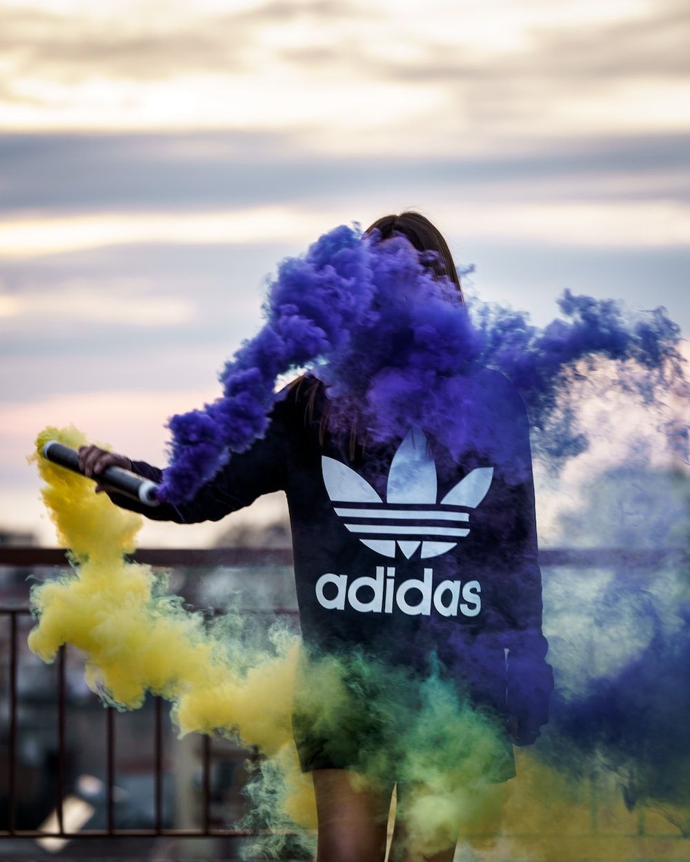 Adidas, Adidas Originals, Rauchbombe, Kapuzenpullover, Lila Rauch, Bunter Rauch, Streetwear, HD-Tablet-Hintergrundbild