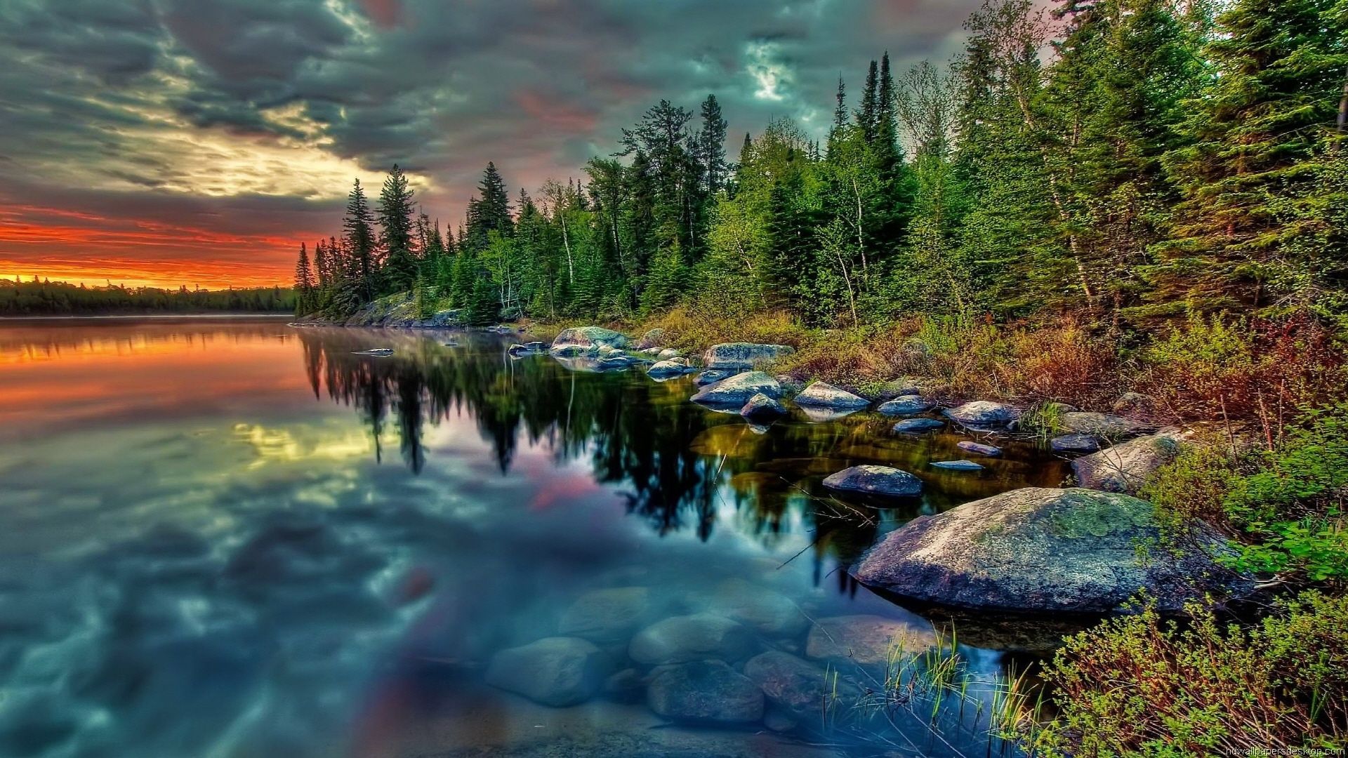 See, Steine, Nadelwald, Spiegelung, Sonnenuntergang, 16:9, Full-HD-Hintergrundbild für den Desktop