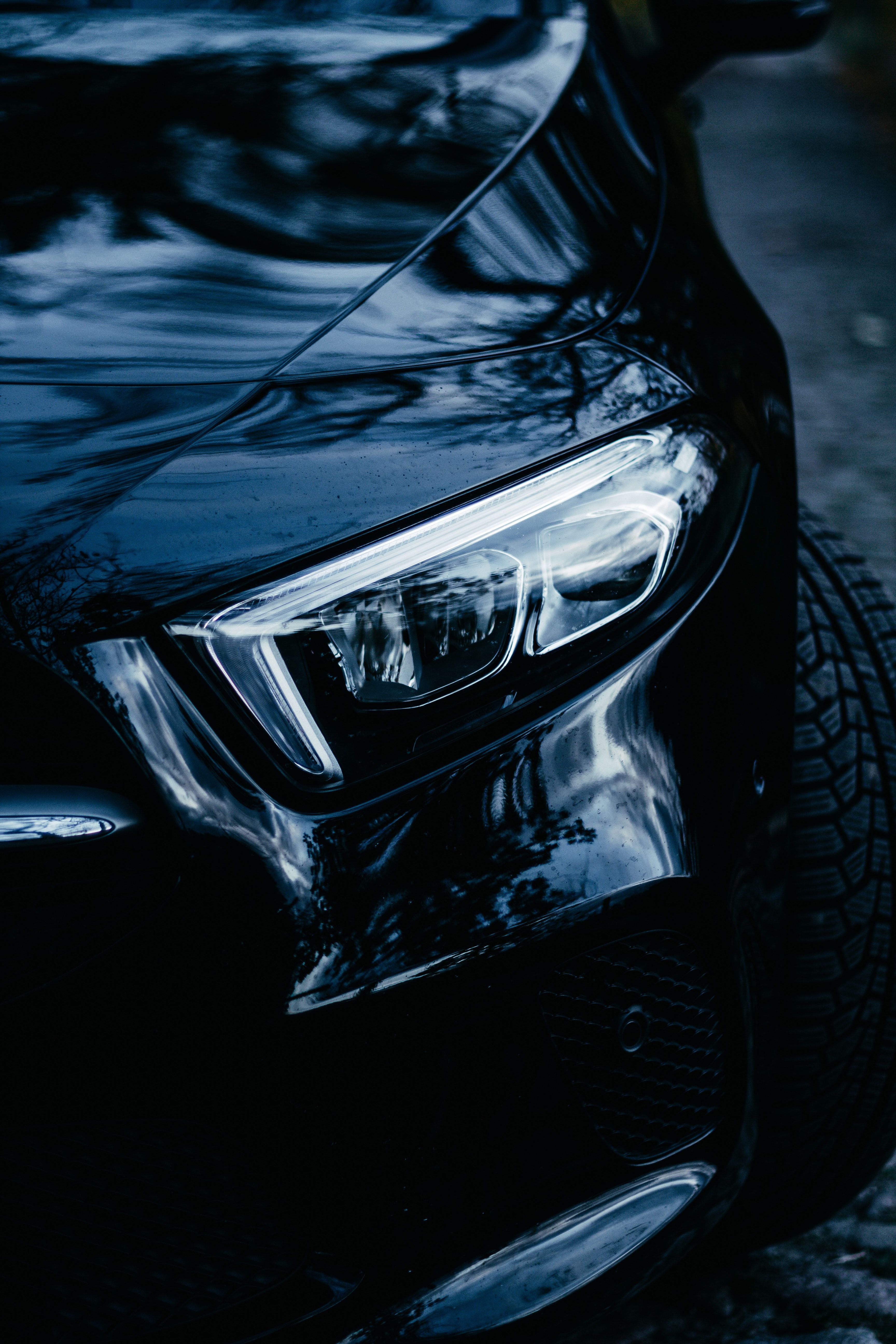 Scheinwerfer, Schwarzes Auto, Nahaufnahme, Dunkel, Karosserie, QHD+, Handy-Hintergrund