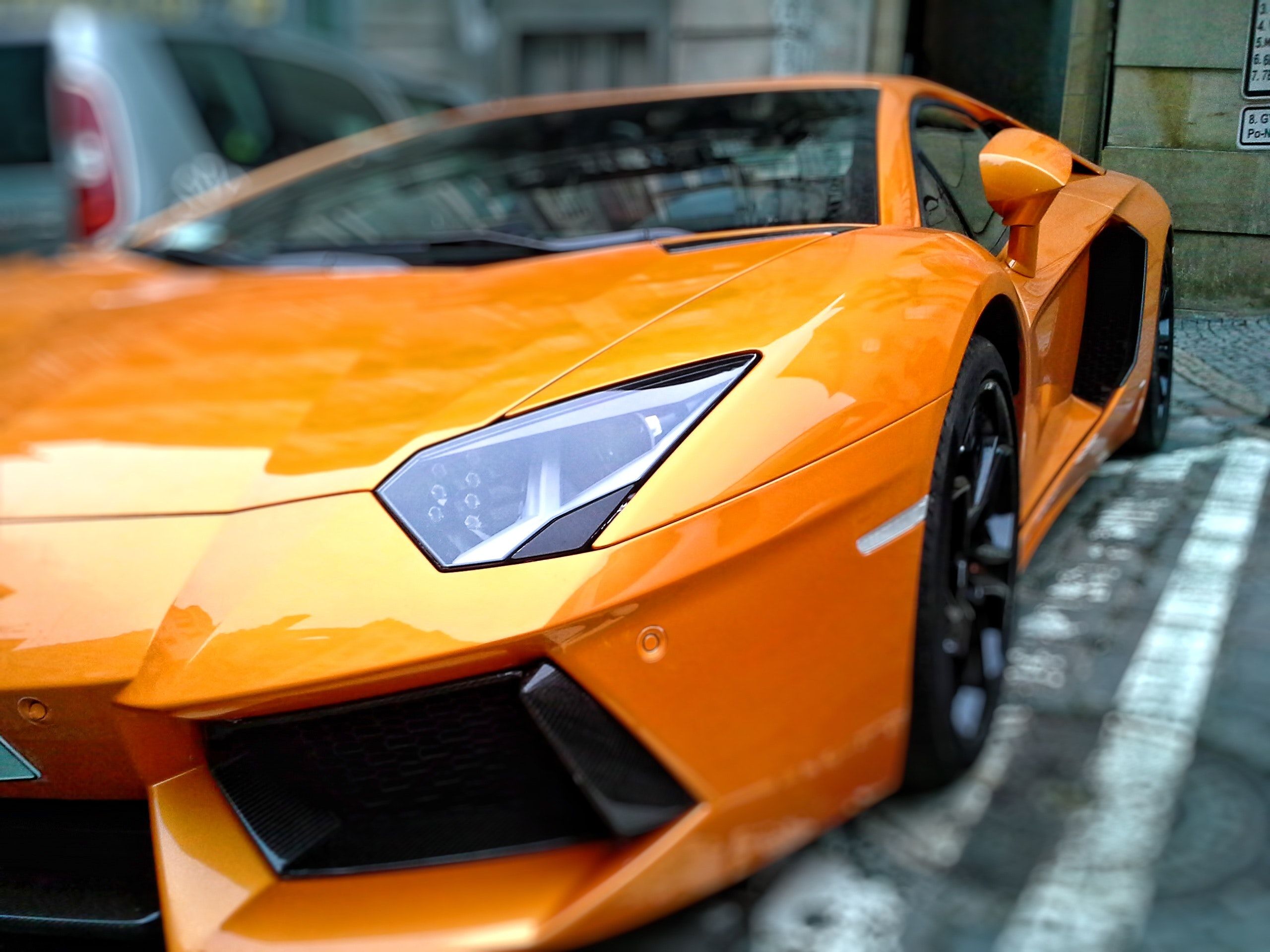 Lamborghini Aventador, Lamborghini, Orange, Supersportwagen, Scheinwerfer, Nahaufnahme, iPad-Hintergrundbild