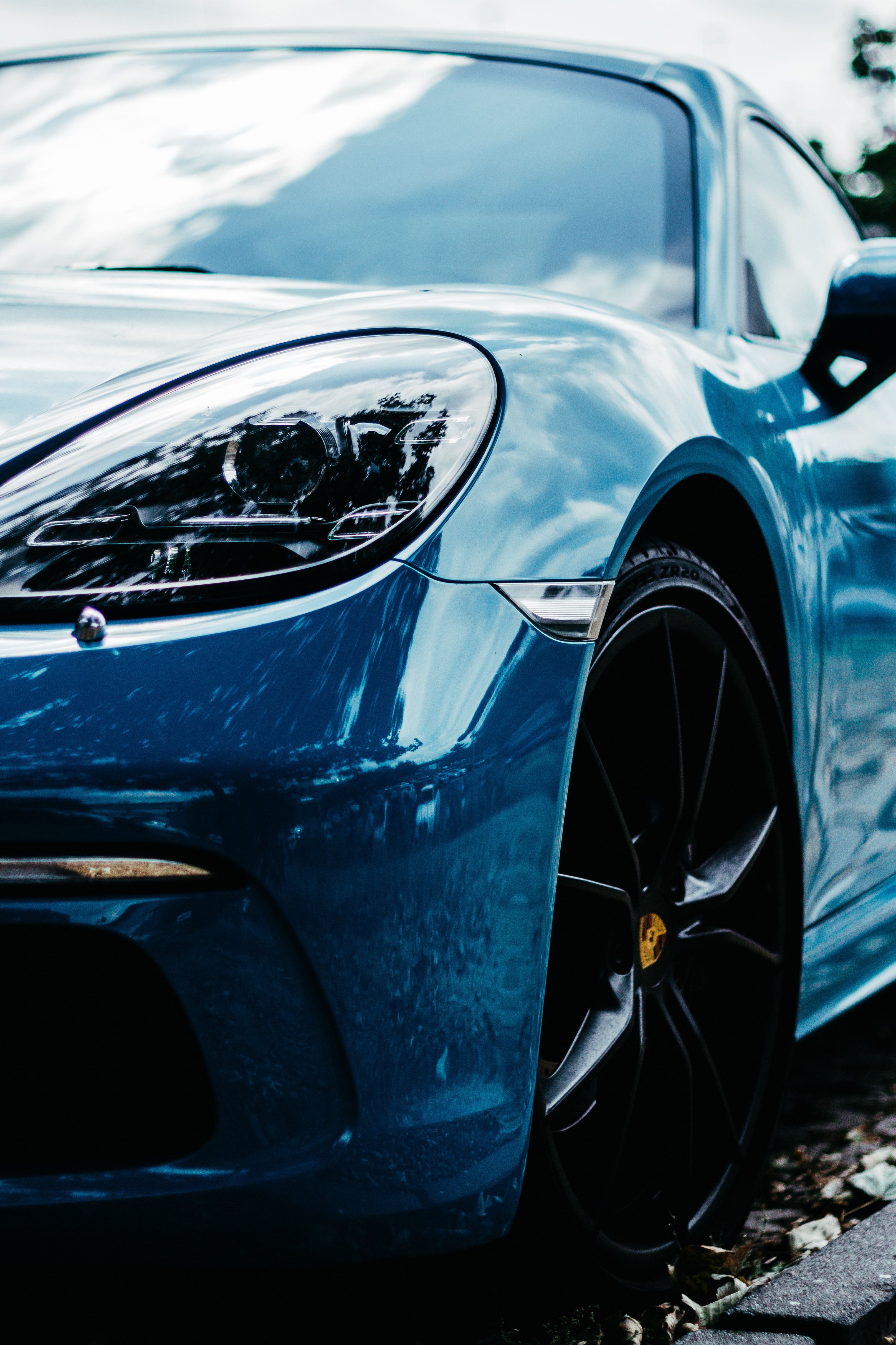Porsche, Scheinwerfer, Blaues Auto, Regentropfen, Nahaufnahme, QHD+, Handy-Hintergrundbild