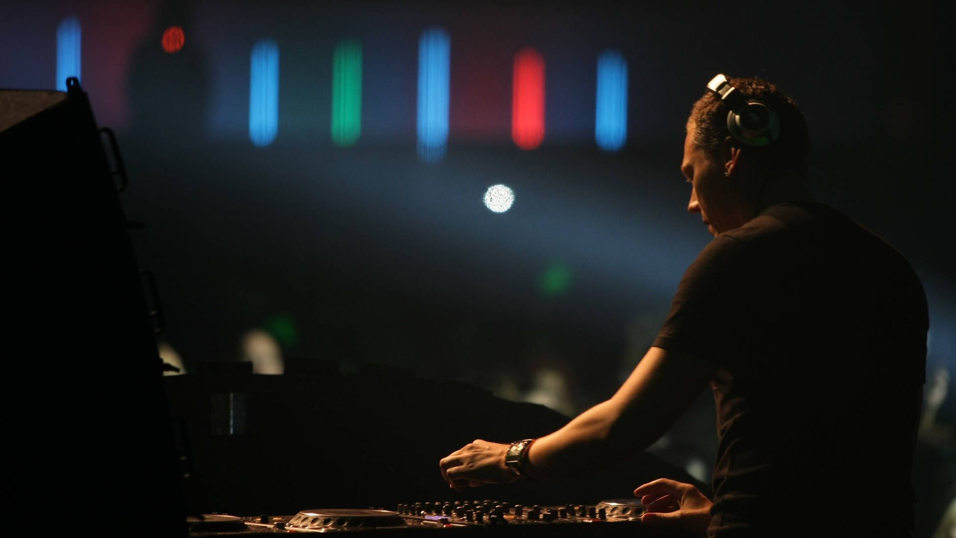 Tiësto, DJ, Bühnenlicht, Konzert, Dunkel, 16:9, Full-HD-Hintergrundbild für den Desktop