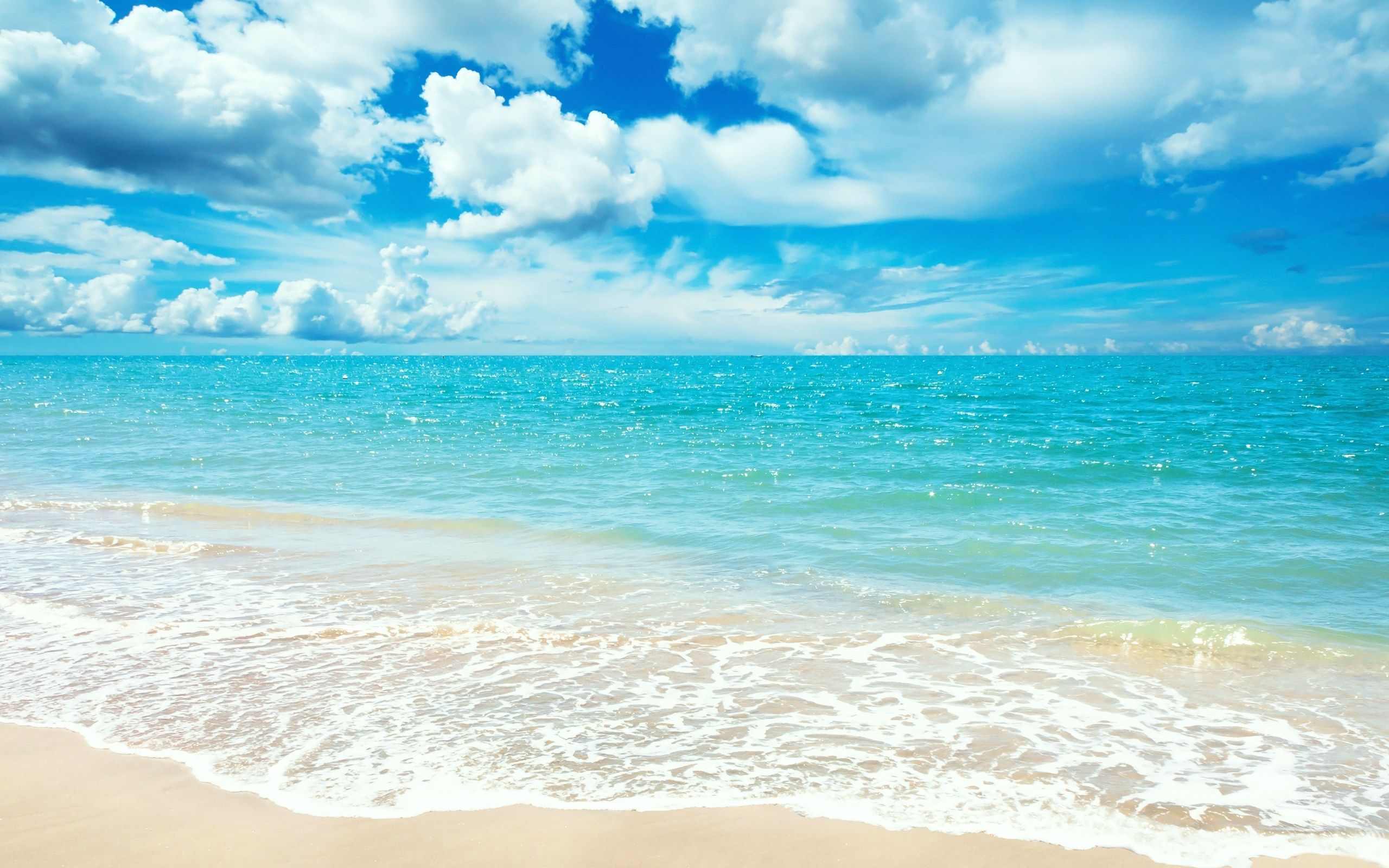 Strand, Türkises Meer, Wolken, Blauer Himmel, Wellen, 16:10, 2K-Hintergrundbild für den Desktop