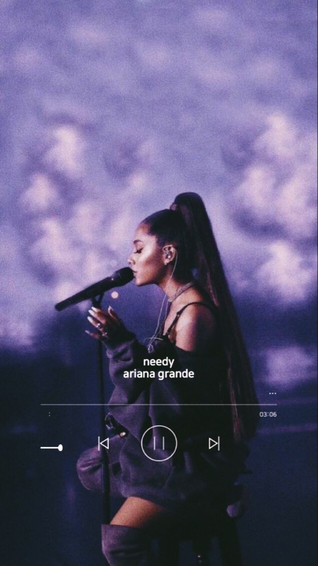 Ariana Grande, Musikplayer, Mikrofon, Lila Wolken, Konzert, Full HD, iPhone-Hintergrundbild