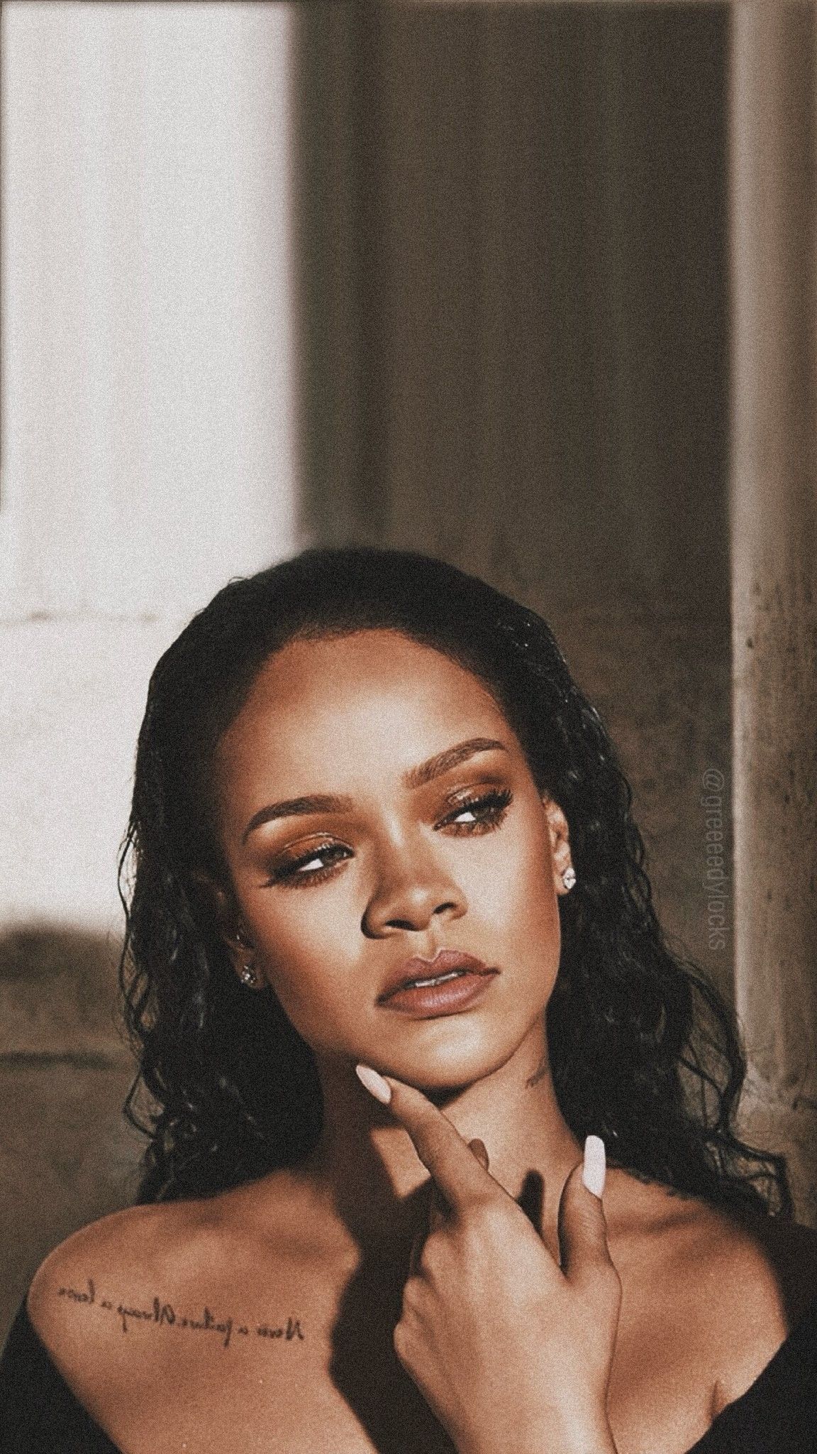 Rihanna, Porträt, Locken, Tattoo, Nahaufnahme, Full HD, Sperrbildschirm fürs iPhone
