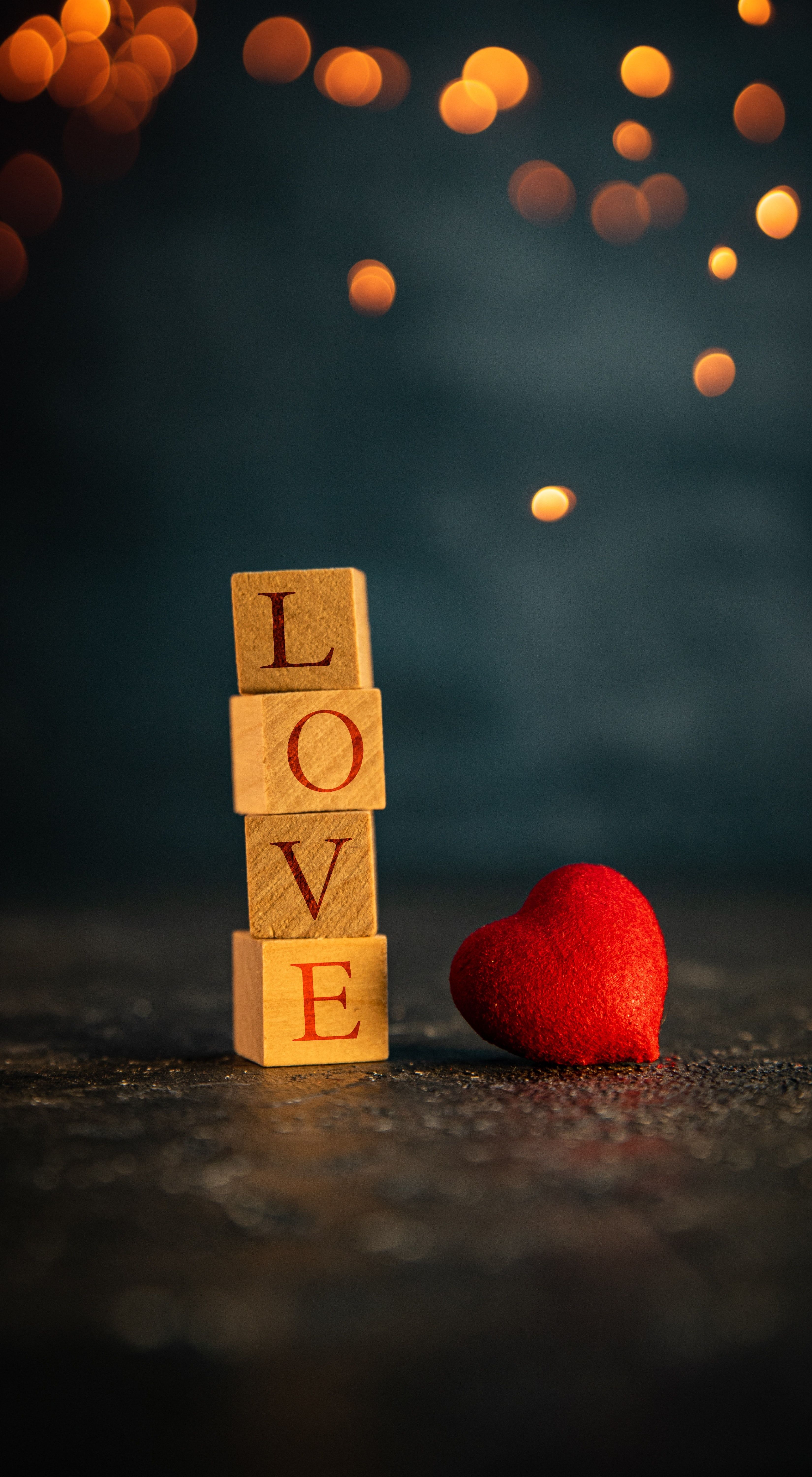 Love, Holzwürfel, Rotes Herz, Bokeh, Dunkel, QHD+, Sperrbildschirm fürs iPhone