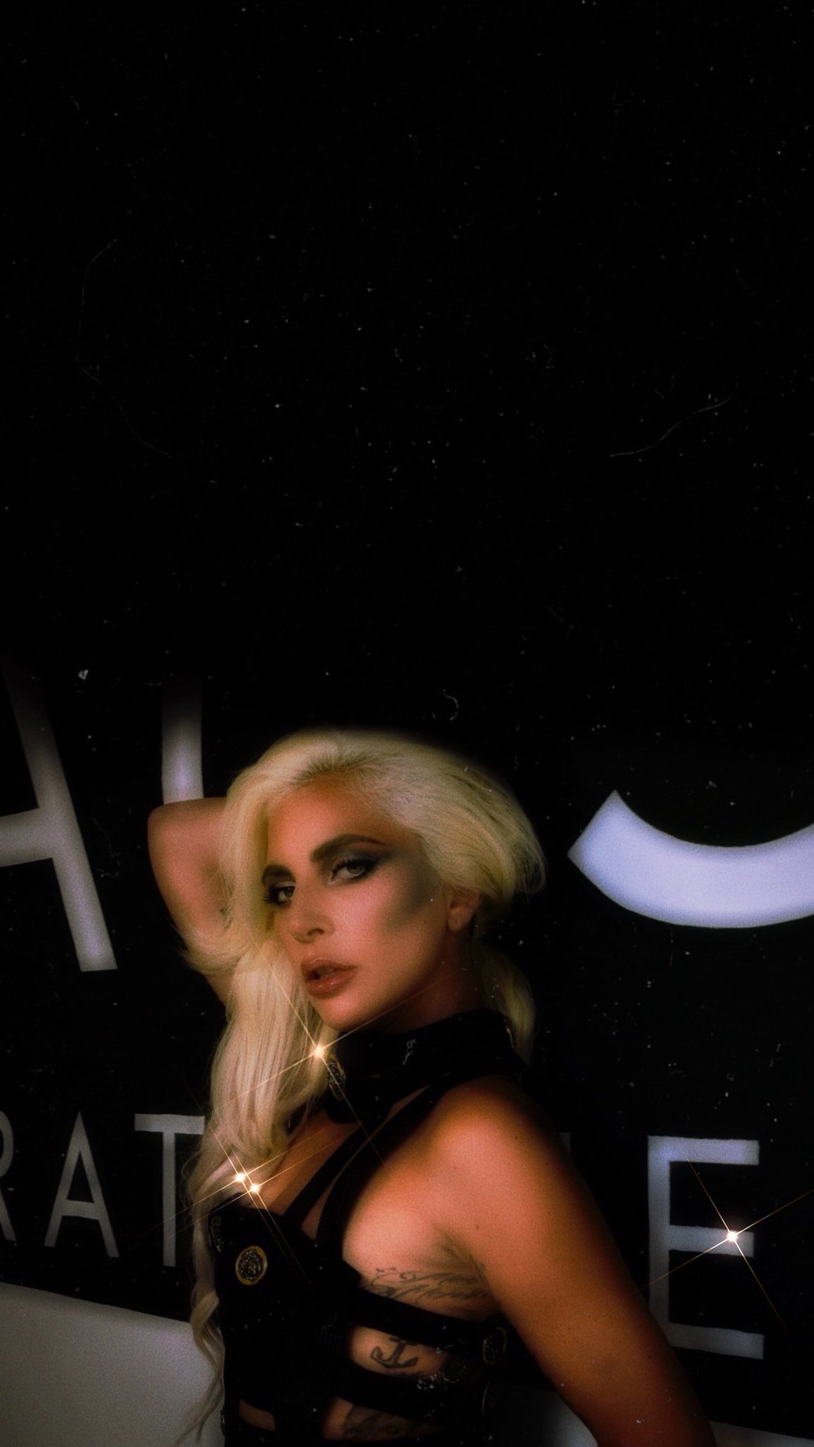 Lady Gaga, Bühne, Bewegungsunschärfe, Dunkel, Konzert, Full HD, Handy-Hintergrund im Hochformat
