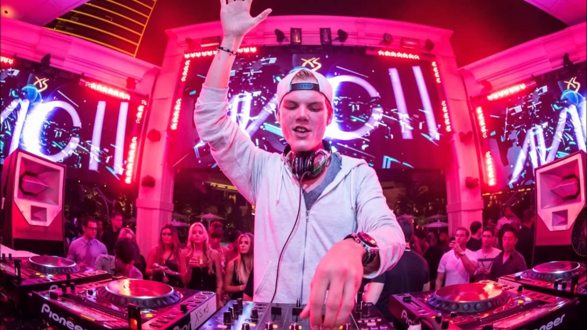 Avicii, DJ-Pult, Konzert, Pinkes Licht, Club, Full HD, Desktop-Hintergrund für Windows
