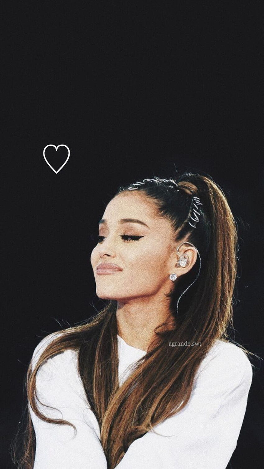 Ariana Grande, Hoher Pferdeschwanz, Schwarzer Hintergrund, Herz, Porträt, Sperrbildschirm fürs iPhone