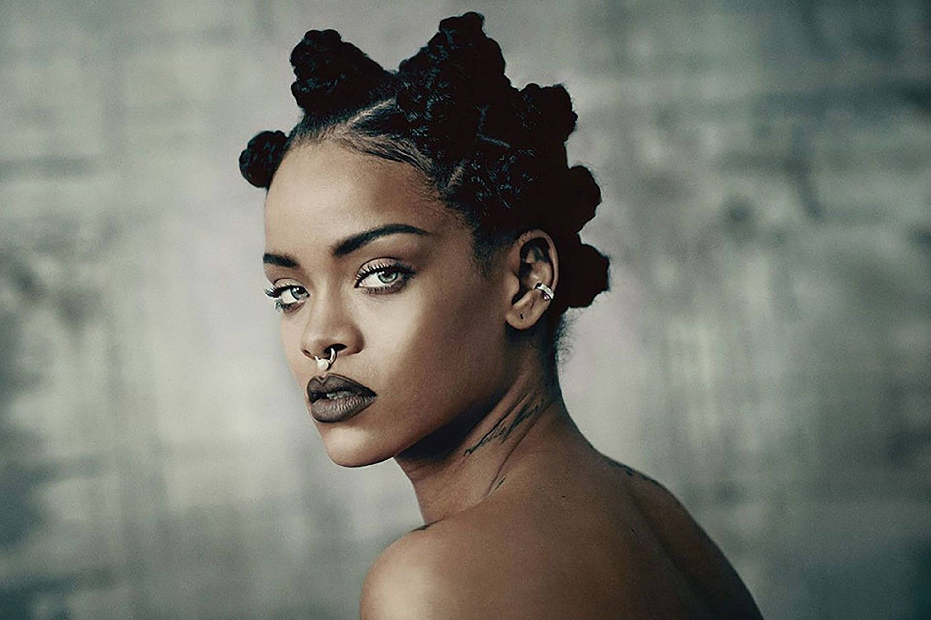 Rihanna, Bantu-Knoten, Nasenpiercing, Porträt, Grau, Full HD, Desktop-Hintergrund für Windows