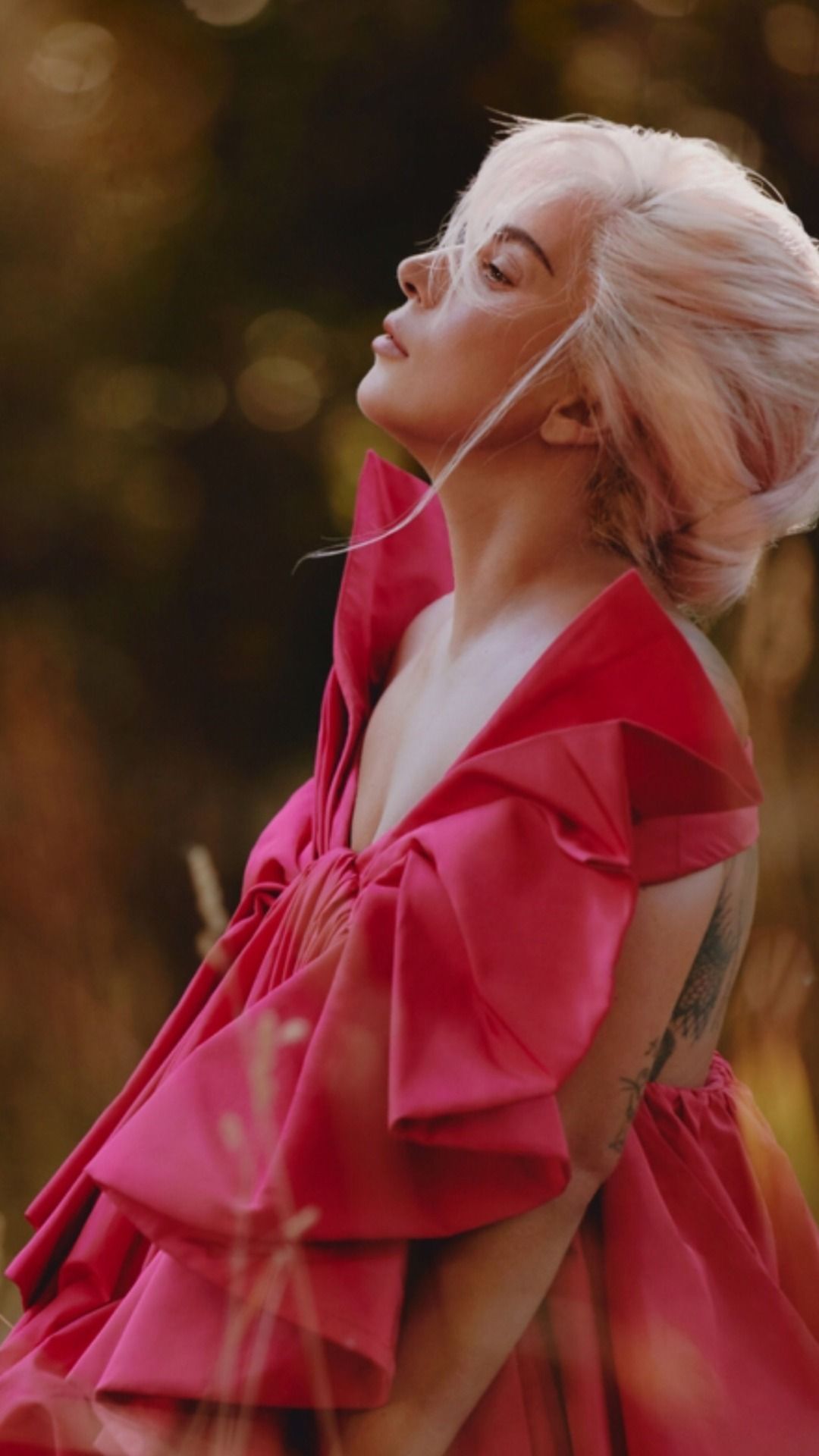 Lady Gaga, Rotes Kleid, Herbstlaub, Blond, Warme Töne, Full HD, Sperrbildschirm fürs iPhone