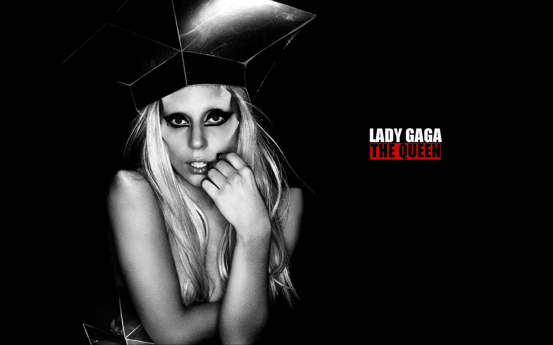 Lady Gaga, Schwarzweiß, Porträt, Schwarzer Hintergrund, Roter Schriftzug, Full HD Wallpaper