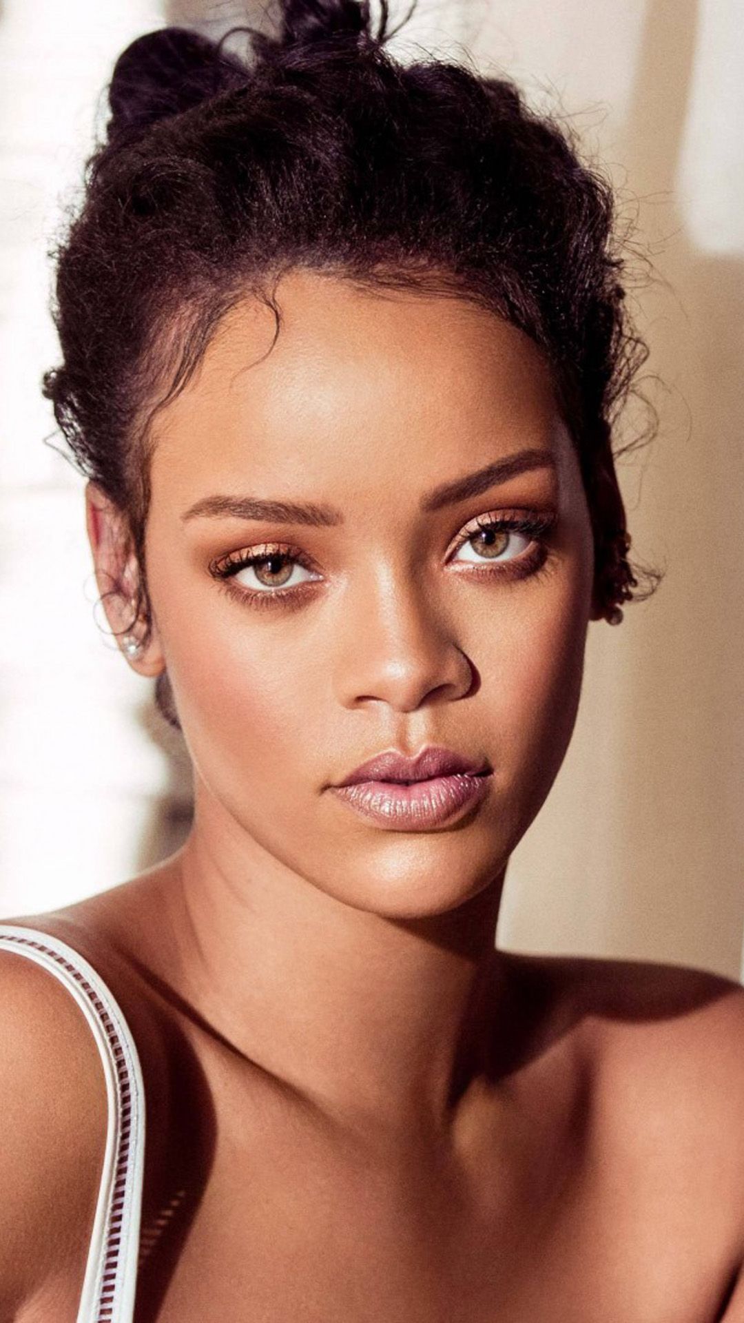 Rihanna, Porträt, Hochsteckfrisur, Natürlich, Nahaufnahme, Full HD, iPhone-Hintergrundbild