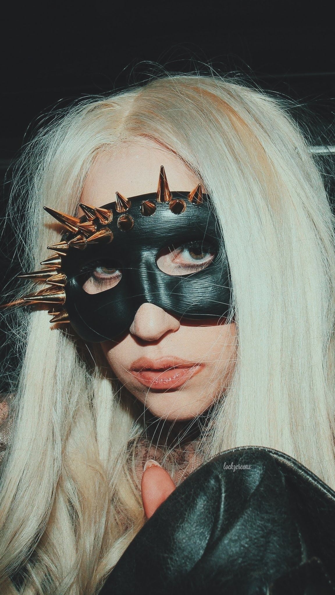 Lady Gaga, Maske, Nieten, Platinblond, Dunkel, Hintergrundbild für iPhone und Android