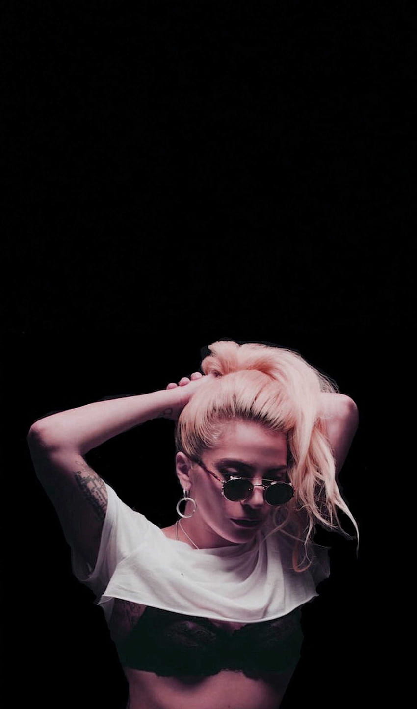 Lady Gaga, Sonnenbrille, Schwarzer Hintergrund, Pose, Sängerin, Sperrbildschirm fürs iPhone