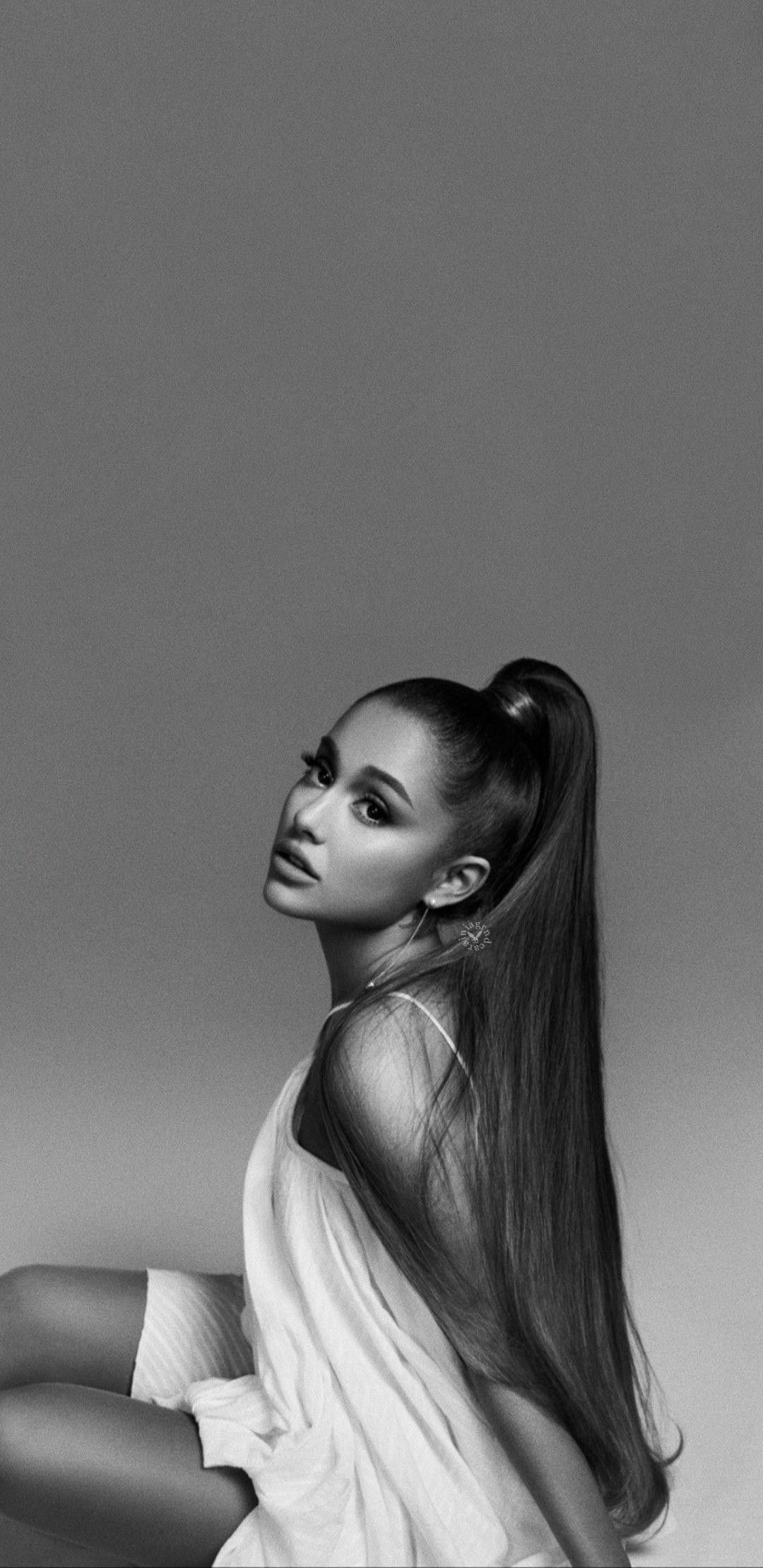 Ariana Grande, Schwarz-Weiß, Hoher Pferdeschwanz, Fotoshooting, Grau, Full HD, Handy-Hintergrund