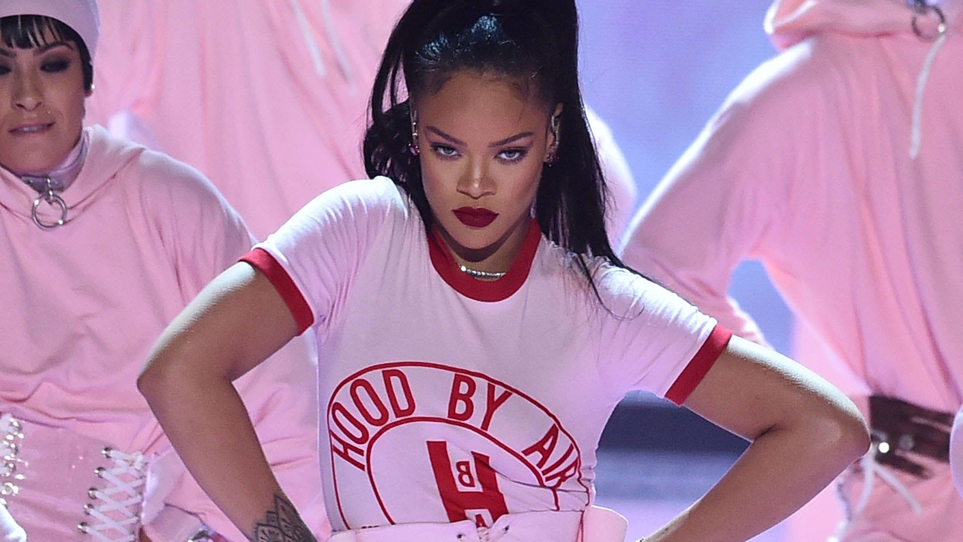 Rihanna, Bühnenauftritt, Tänzer, Pink, T-Shirt, 1920x1080, Full-HD-Hintergrundbild für PC