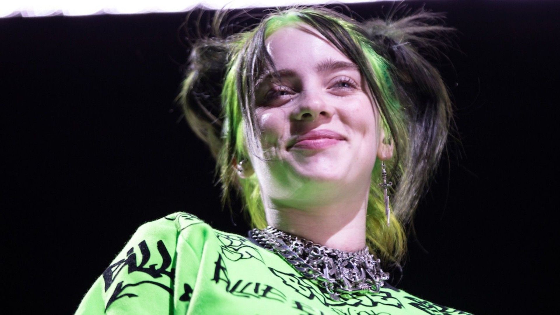 Billie Eilish, Grüne Haare, Konzert, Lächeln, Popsängerin, Full HD, PC-Hintergrundbild