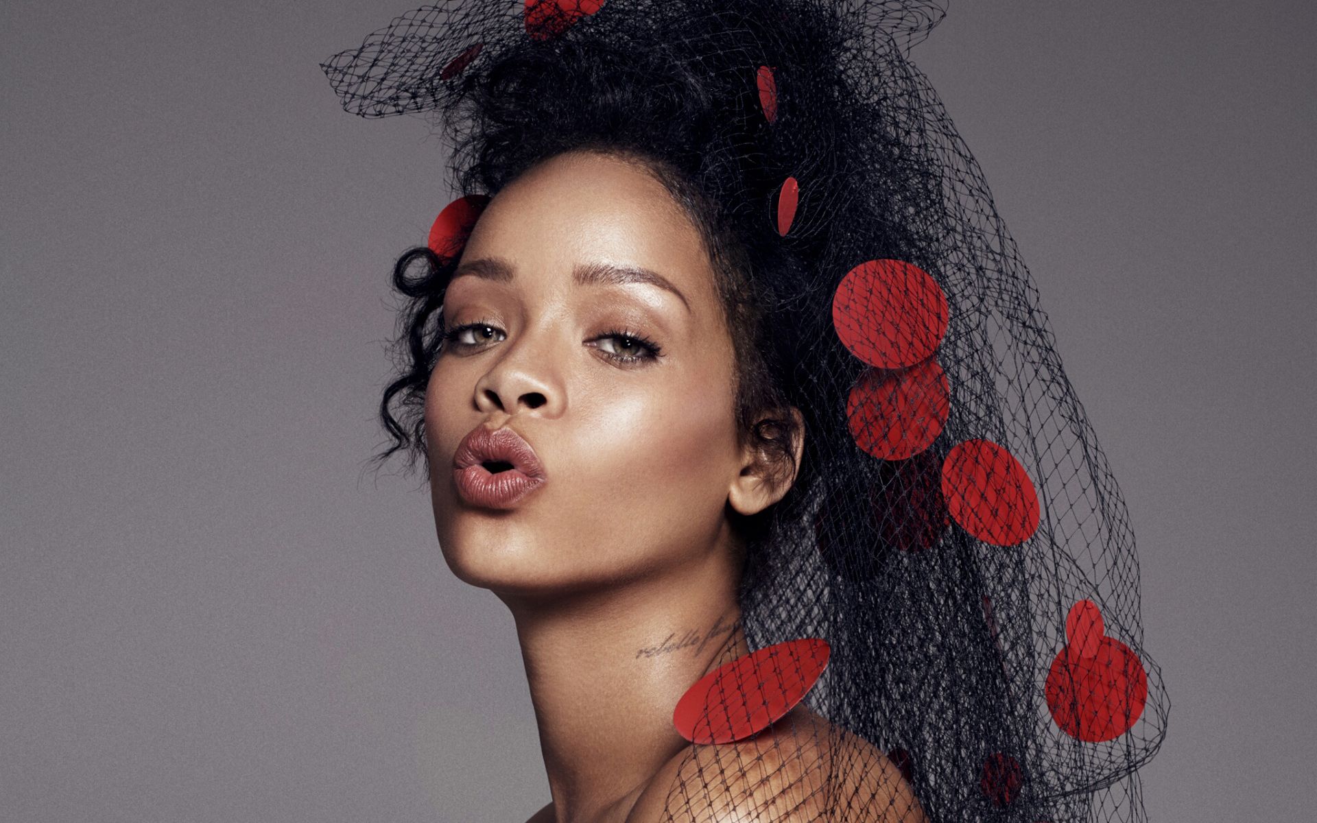 Rihanna, Schleier, Kussmund, Rote Punkte, Grau, 16:10, Full-HD-Hintergrundbild für den Desktop