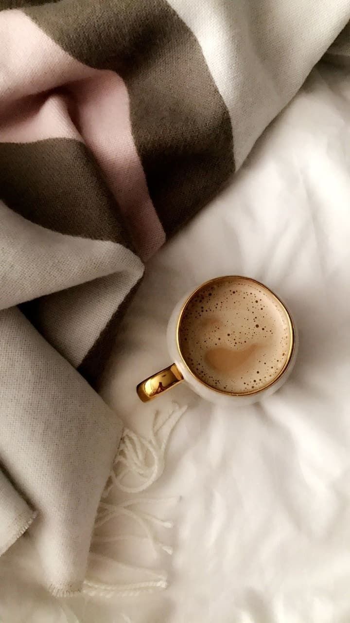 Kaffeetasse, Decke, Gemütlich, Beige Aesthetic, Draufsicht, HD, iPhone-Hintergrundbild